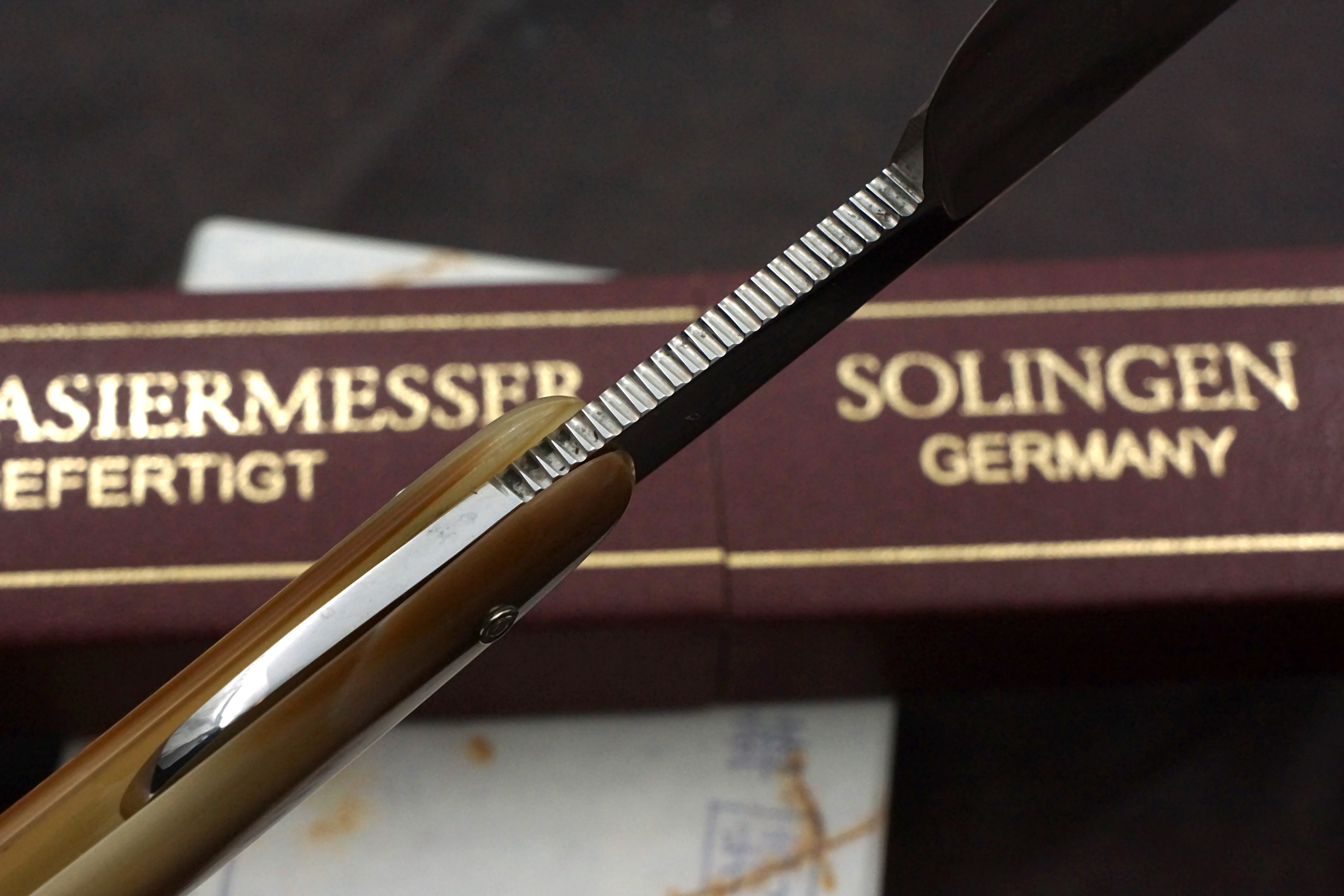 Wacker 8/8 Handforged - Rare Horn Scales Preowned Solingen Straight Razor - Shave Ready