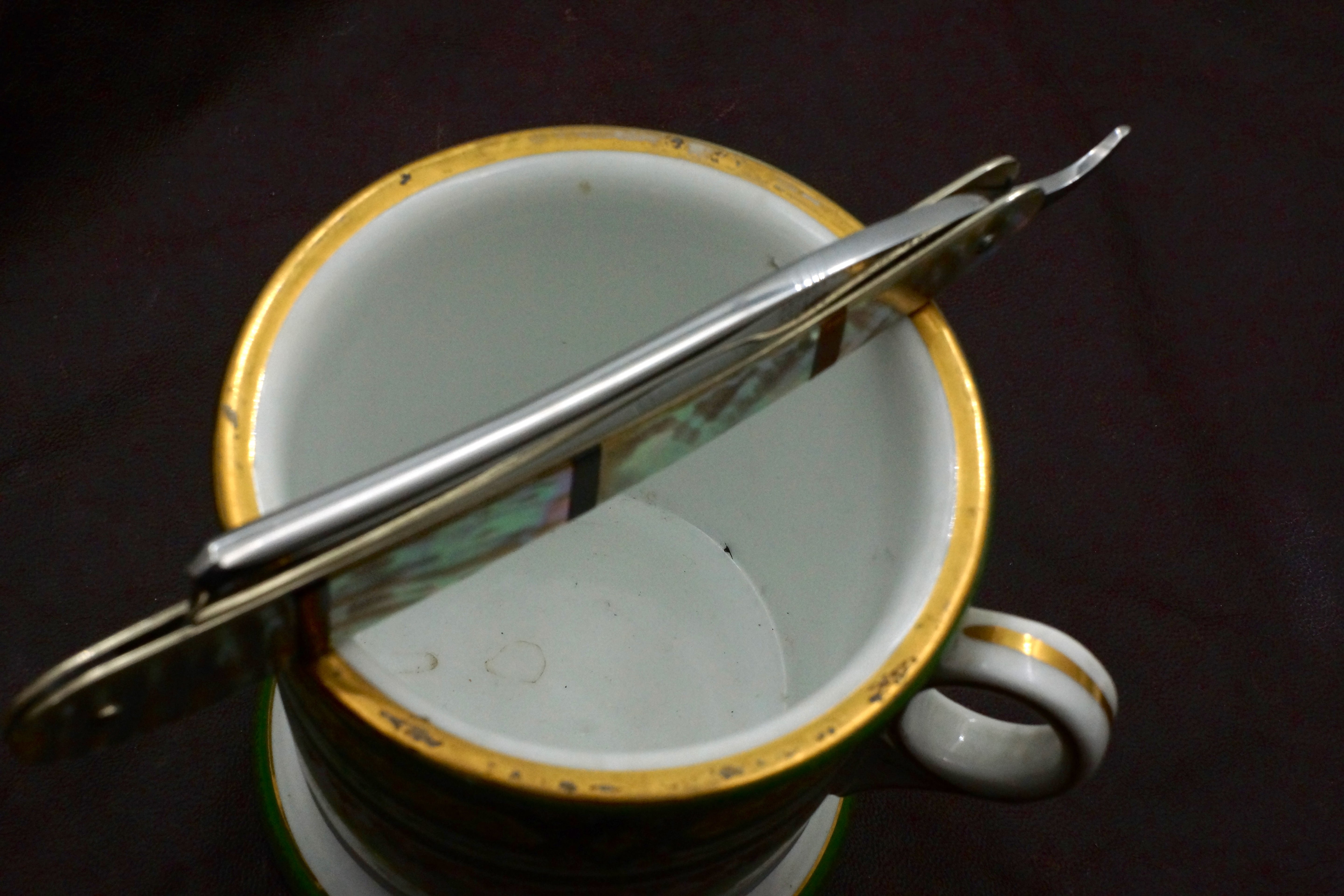 George Wostenholm & Sons - 11/16 Blade with Mother of Pearl Scales - Fully Restored Sheffield Straight Razor - Shave Ready