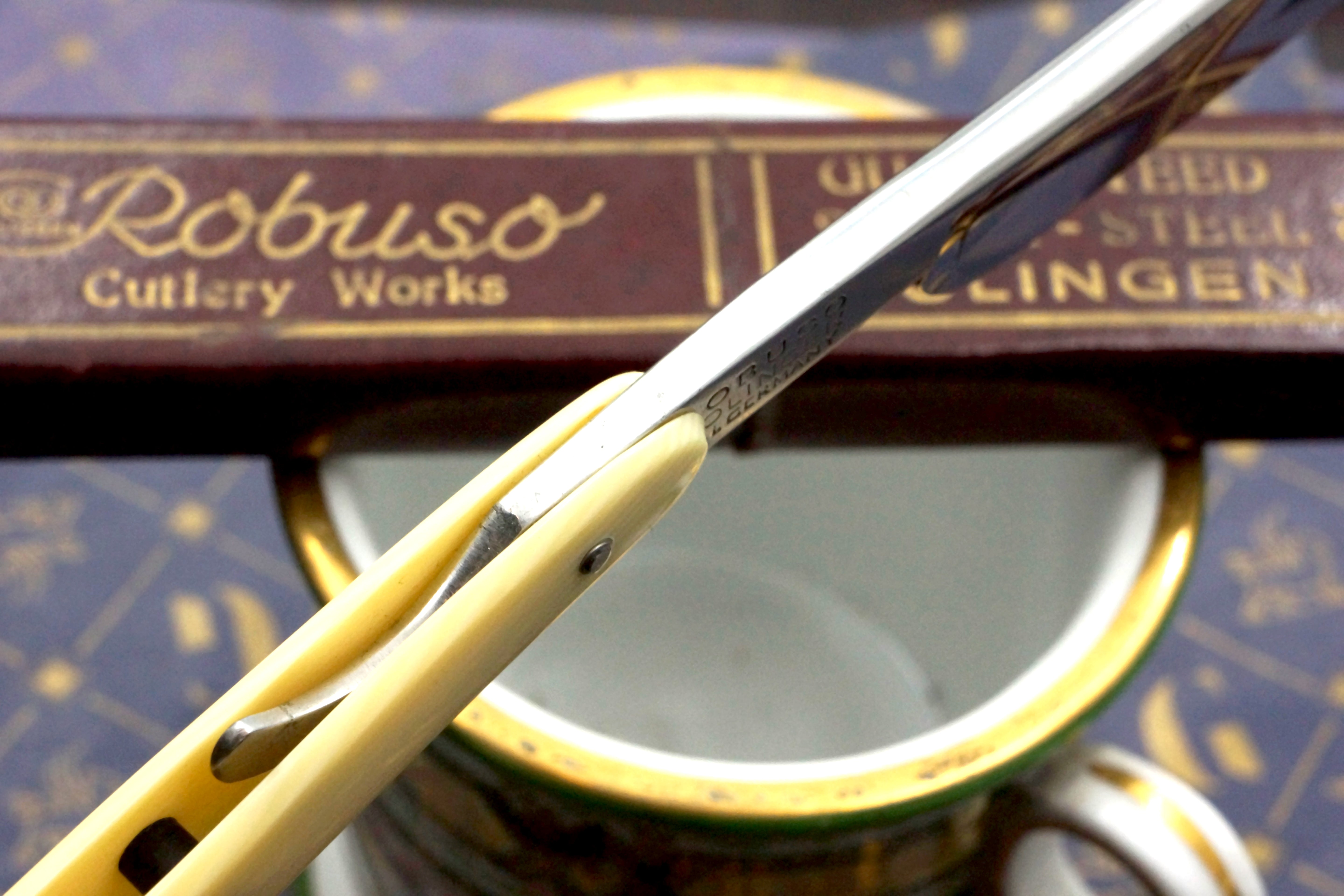 Robuso 88 "Clover Four" - 13/16 Vintage NOS Solingen Straight Razor - Shave Ready