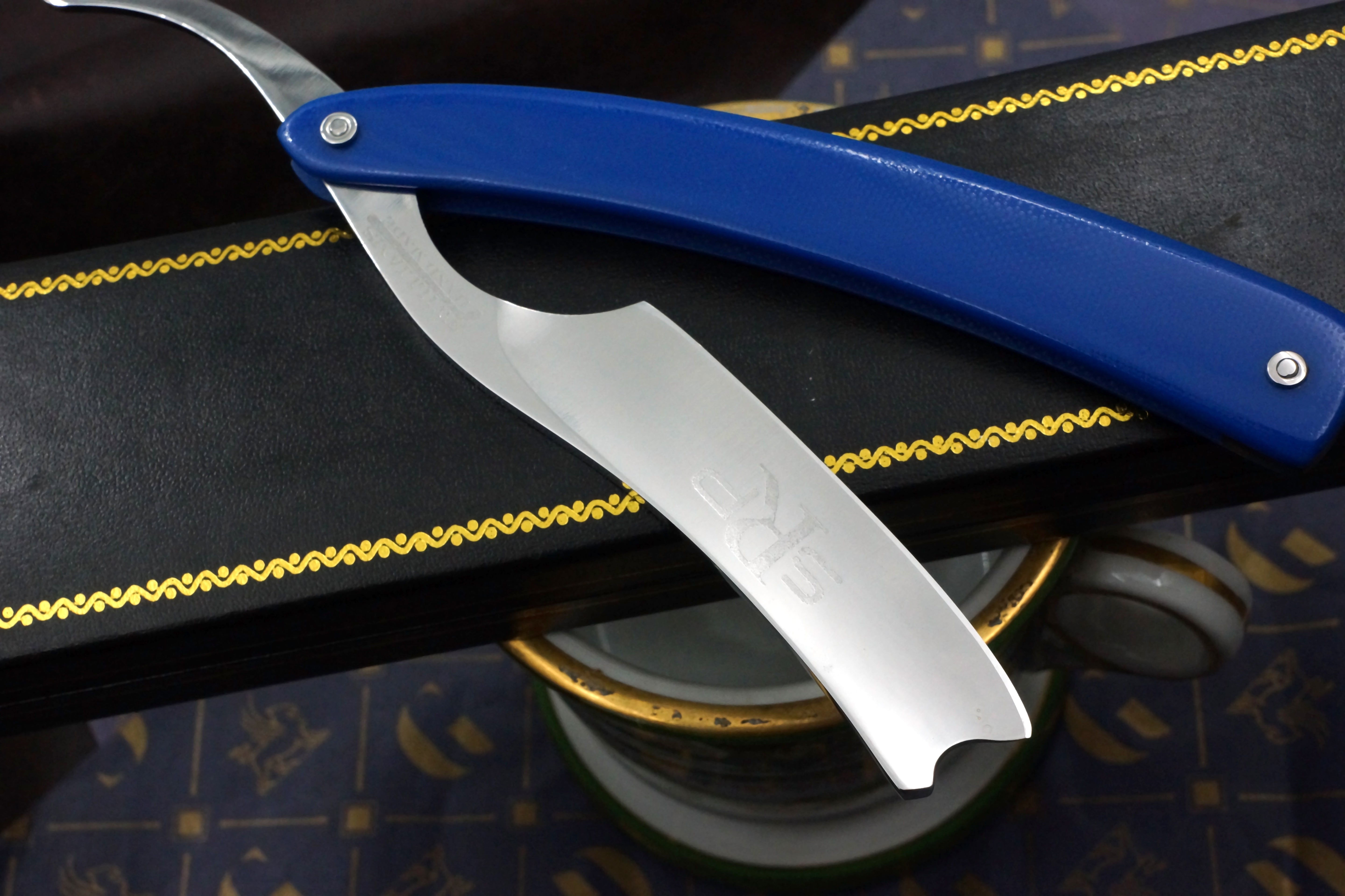 Robert Williams Straight Razor Place Special Edition - 6/8 Custom Straight Razor - Shave Ready
