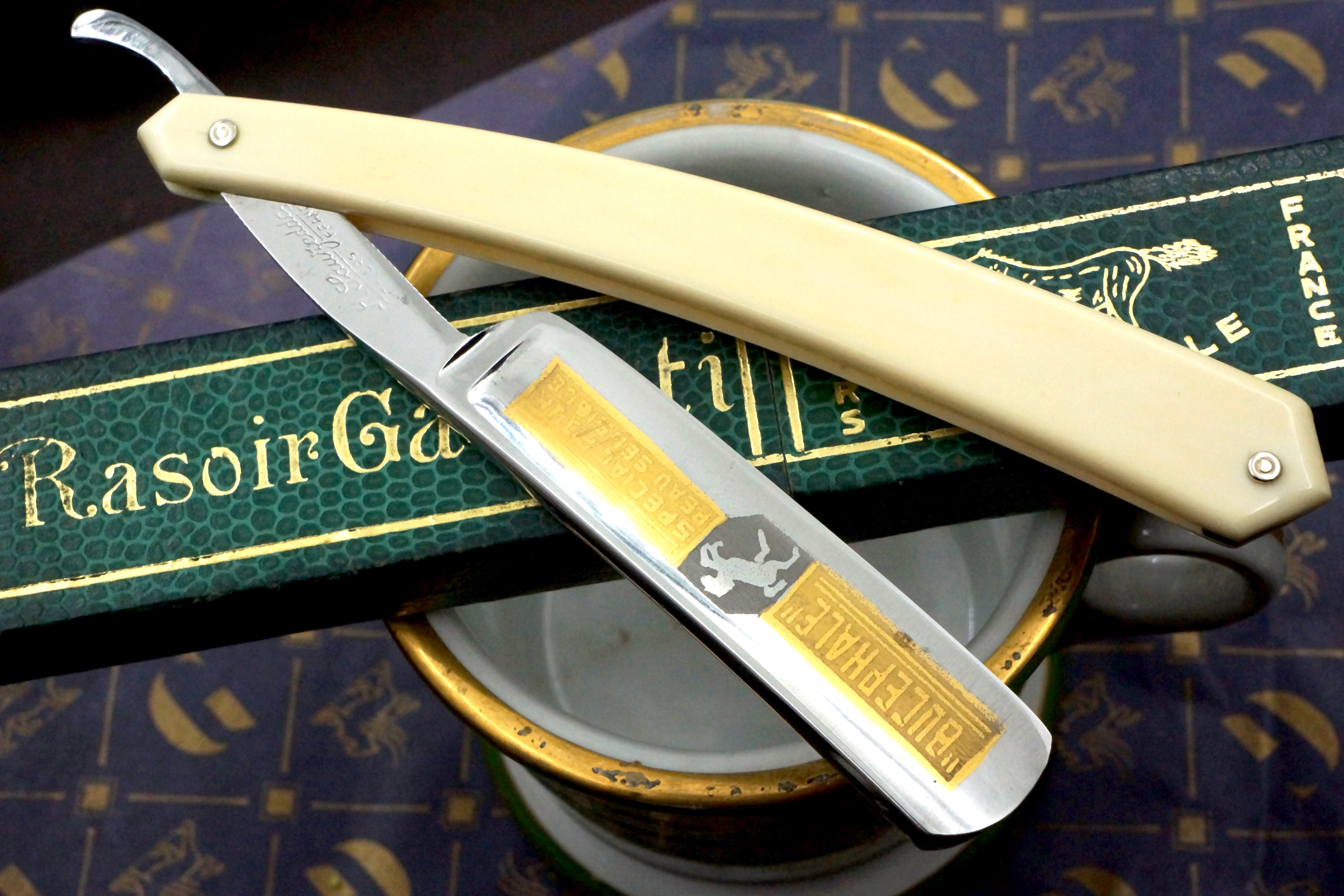 Sauzedded "Bucephale" 11/16 Full Hollow Etched Blade - Excellent Restored Vintage French Straight Razor - Shave Ready