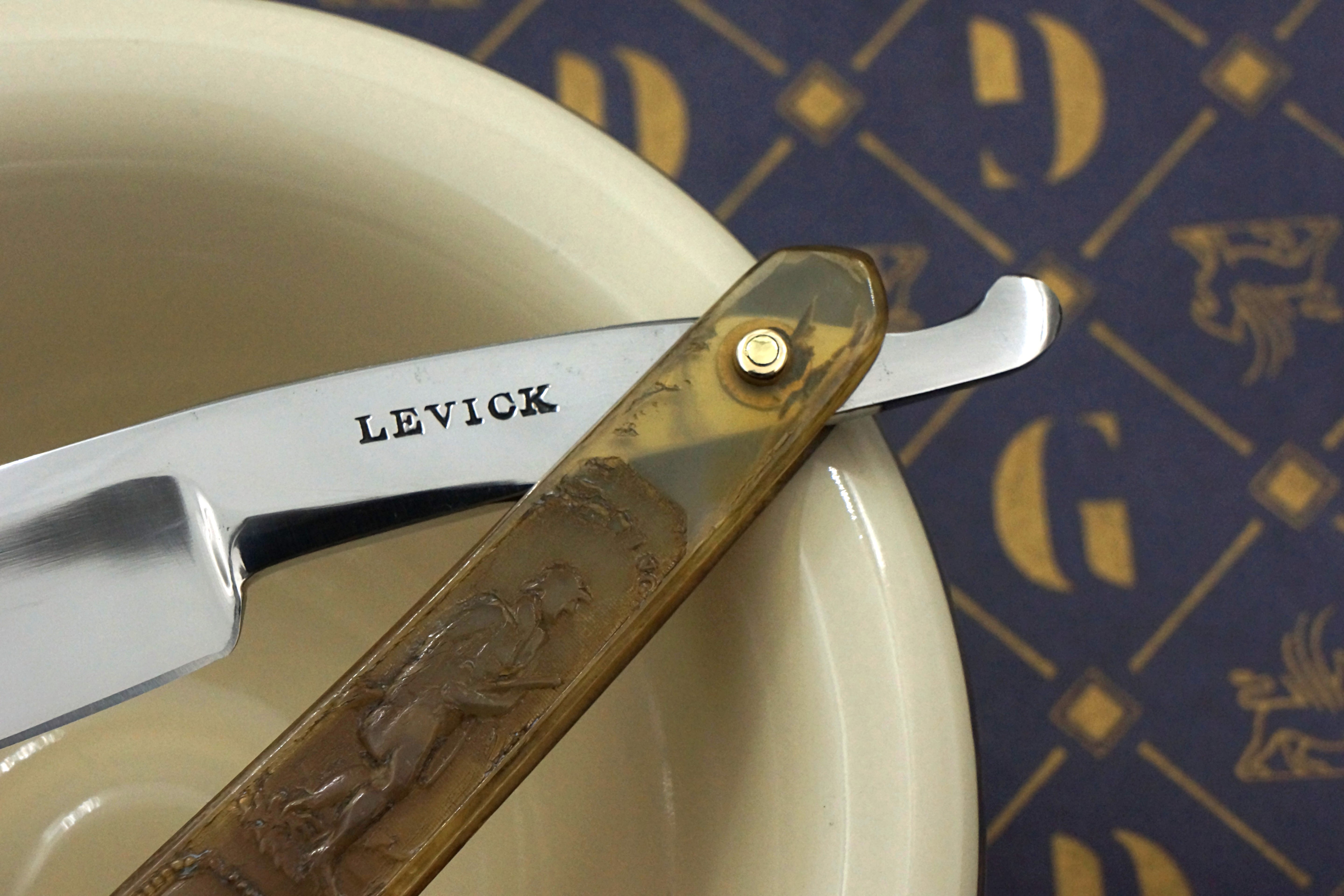 LEVICK Early 1800s -13/16 Blade with Rare Detailed Pressed Horn Scales - Vintage Sheffield Straight Razor - Shave Ready