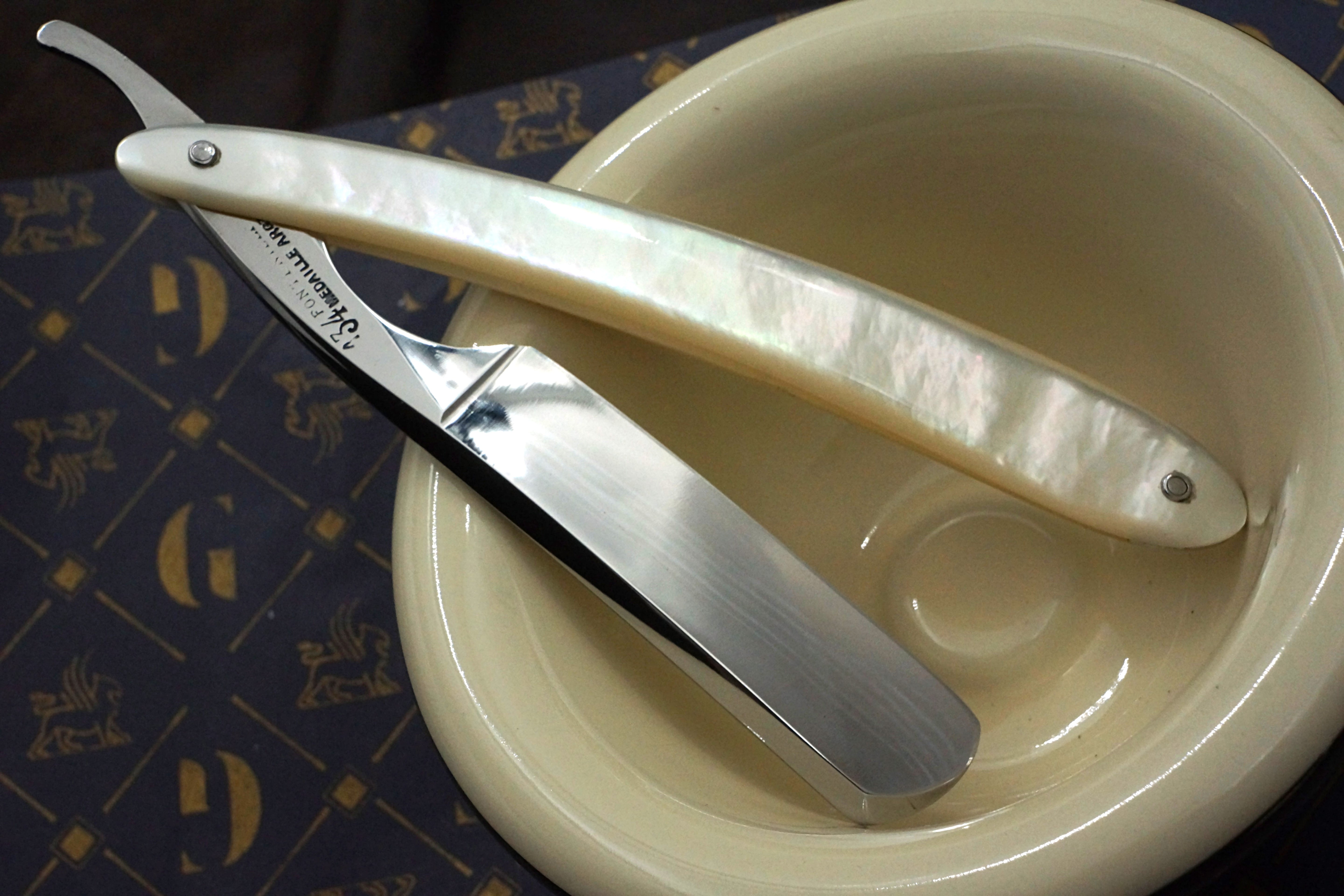 Fontenille Rare Mother of Pearl Scaled -6/8 Near Wedge Blade French Straight Razor - Shave Ready