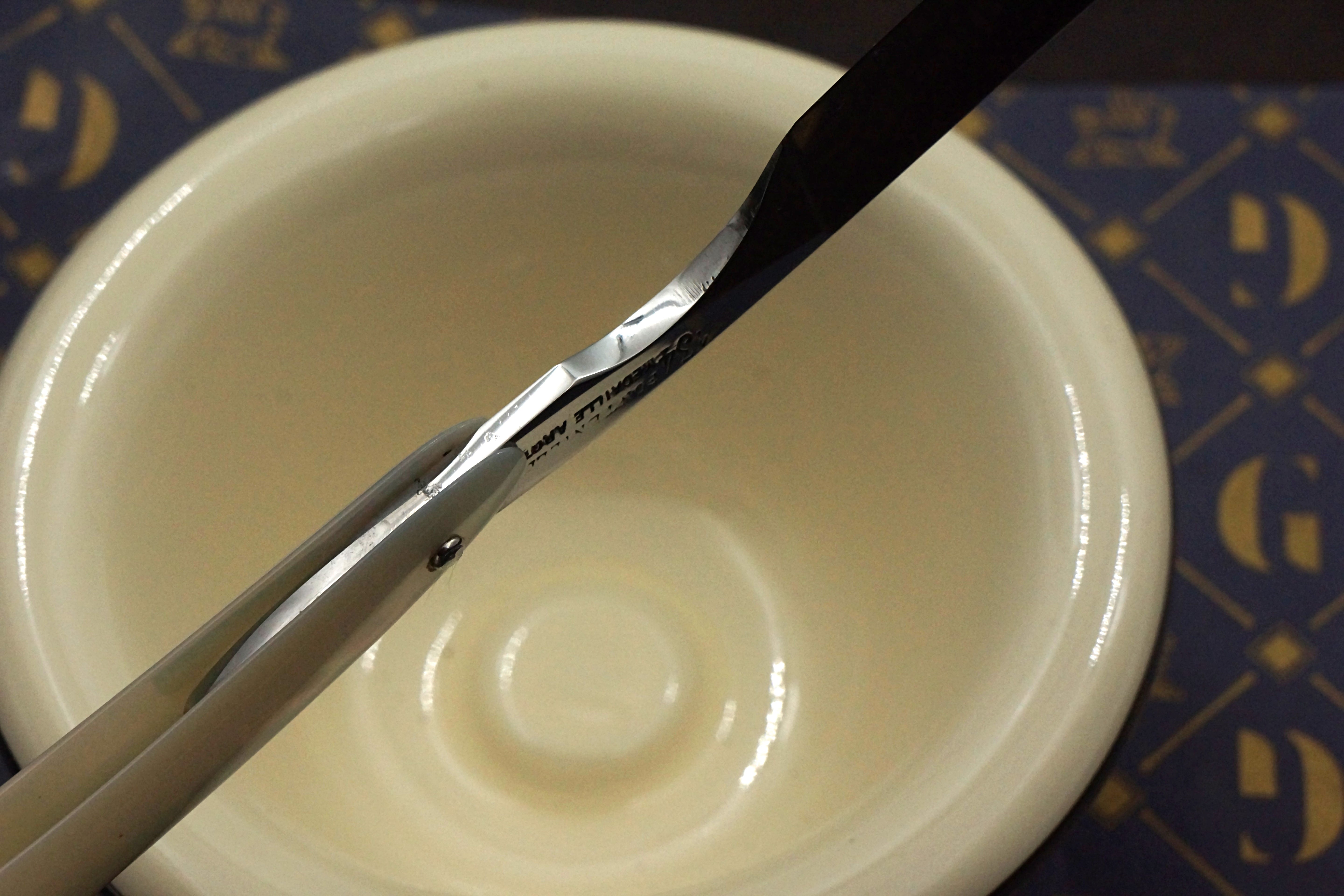 Fontenille Rare Mother of Pearl Scaled -6/8 Near Wedge Blade French Straight Razor - Shave Ready