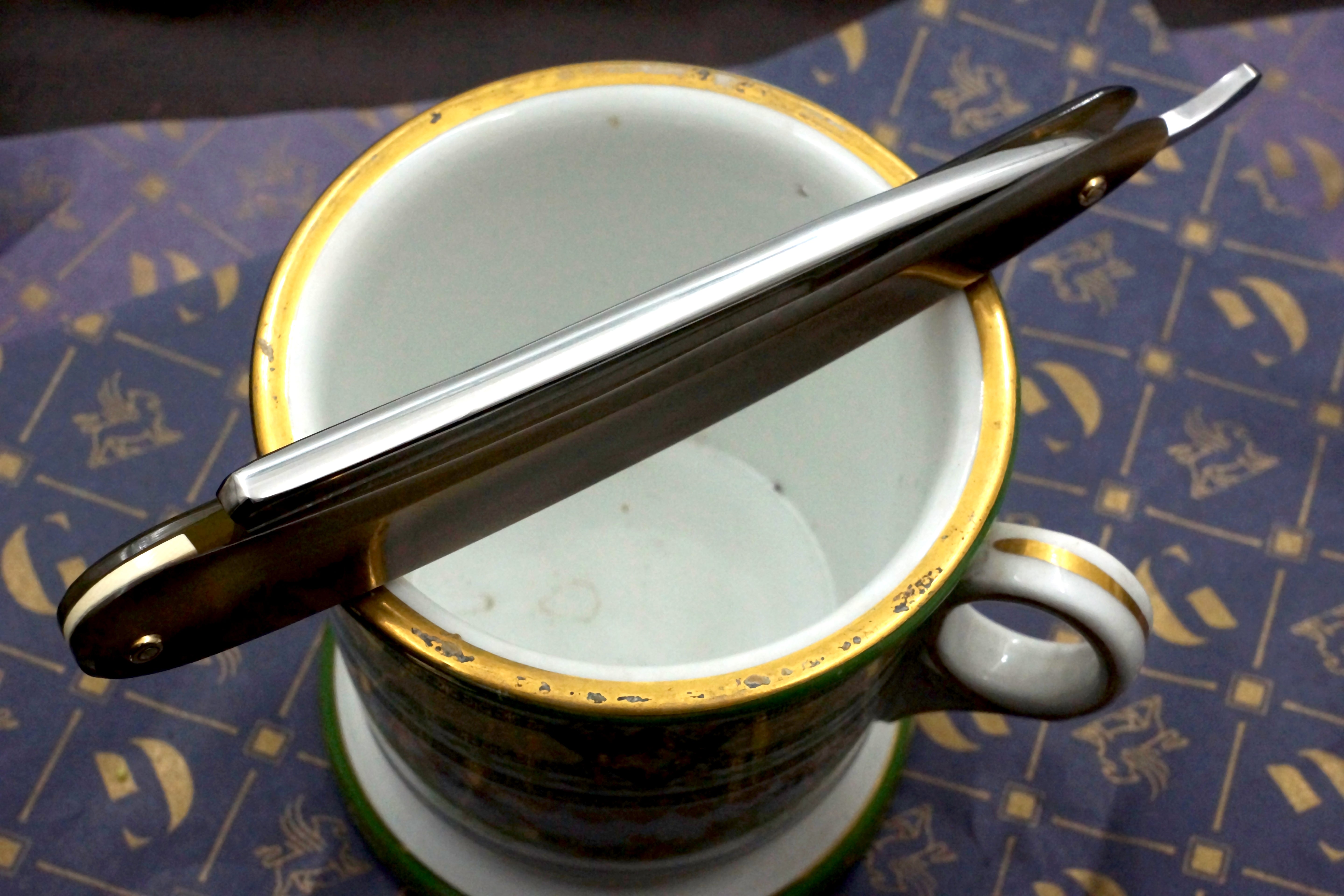 Wade & Butcher "Celebrated Fine India Steel" 13/16 Blade with New Horn Scales Sheffield Straight Razor - Shave Ready