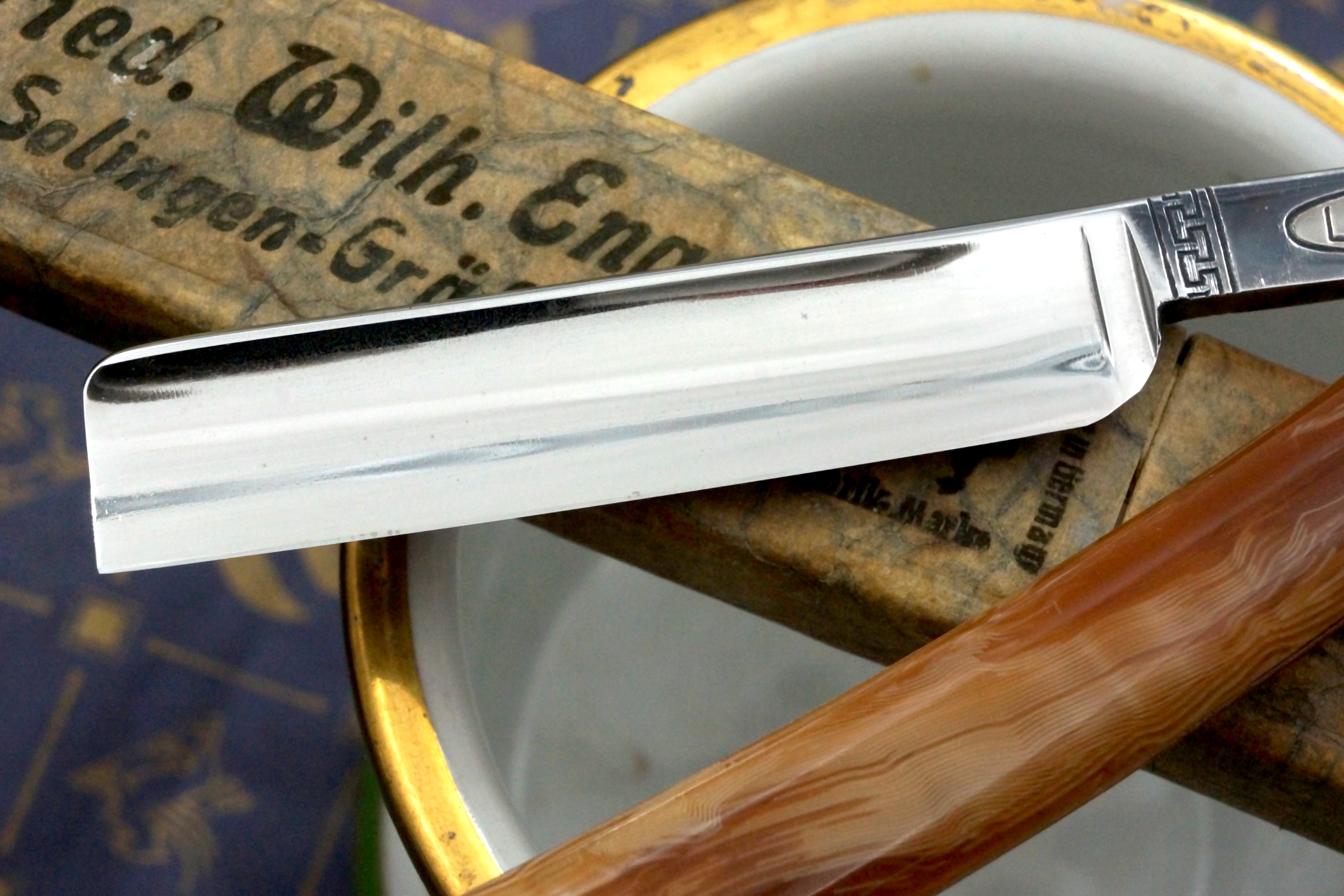 F.W. Engels "Leader" 9/16 - Excellent+ Vintage Solingen Straight Razor - Shave Ready