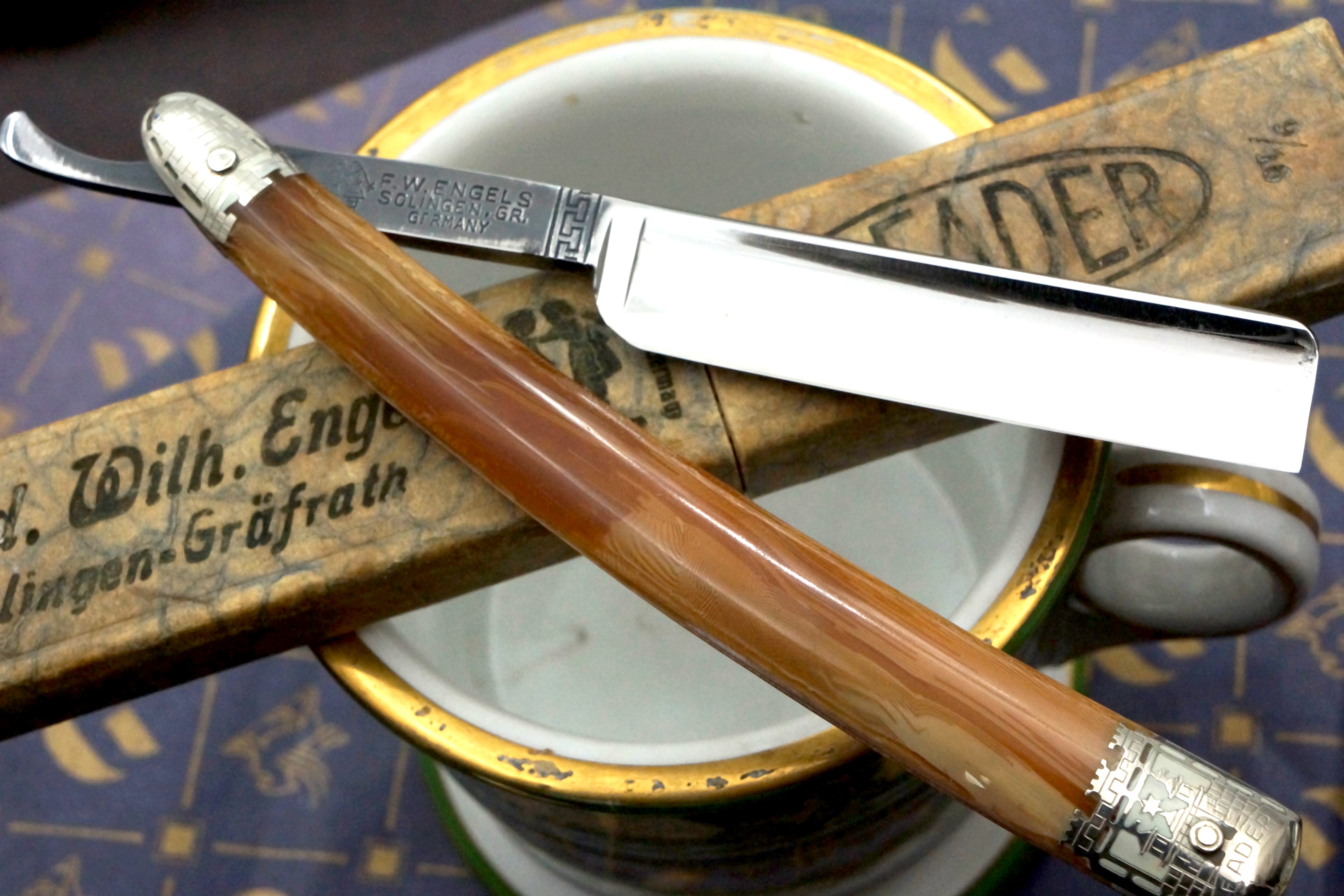 F.W. Engels "Leader" 9/16 - Excellent+ Vintage Solingen Straight Razor - Shave Ready