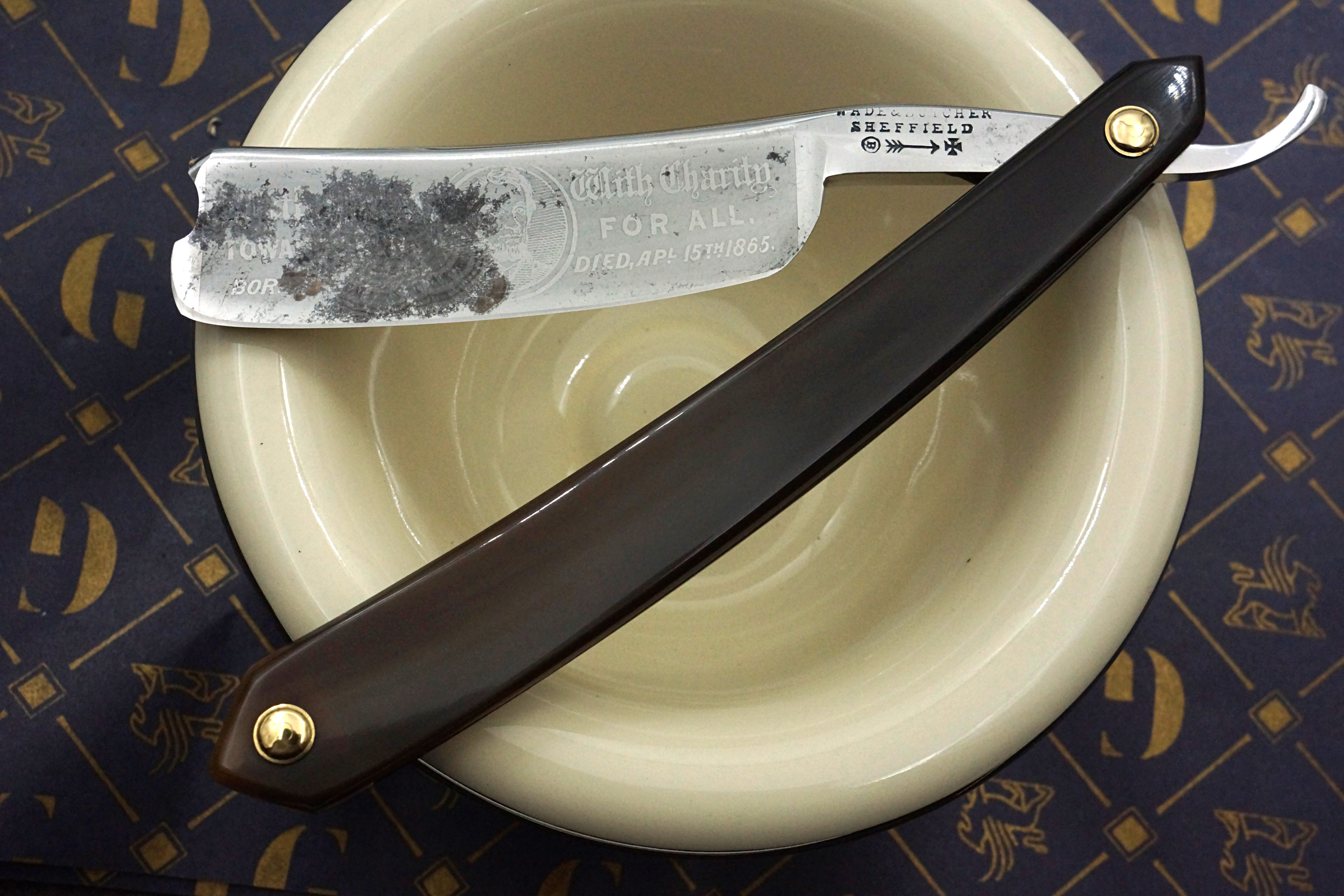 Wade & Butcher 11/16 geätzte Klinge, komplett restauriert, individuell gestaltetes Sheffield-Rasiermesser mit Hornskalierung, bereit zur Rasur