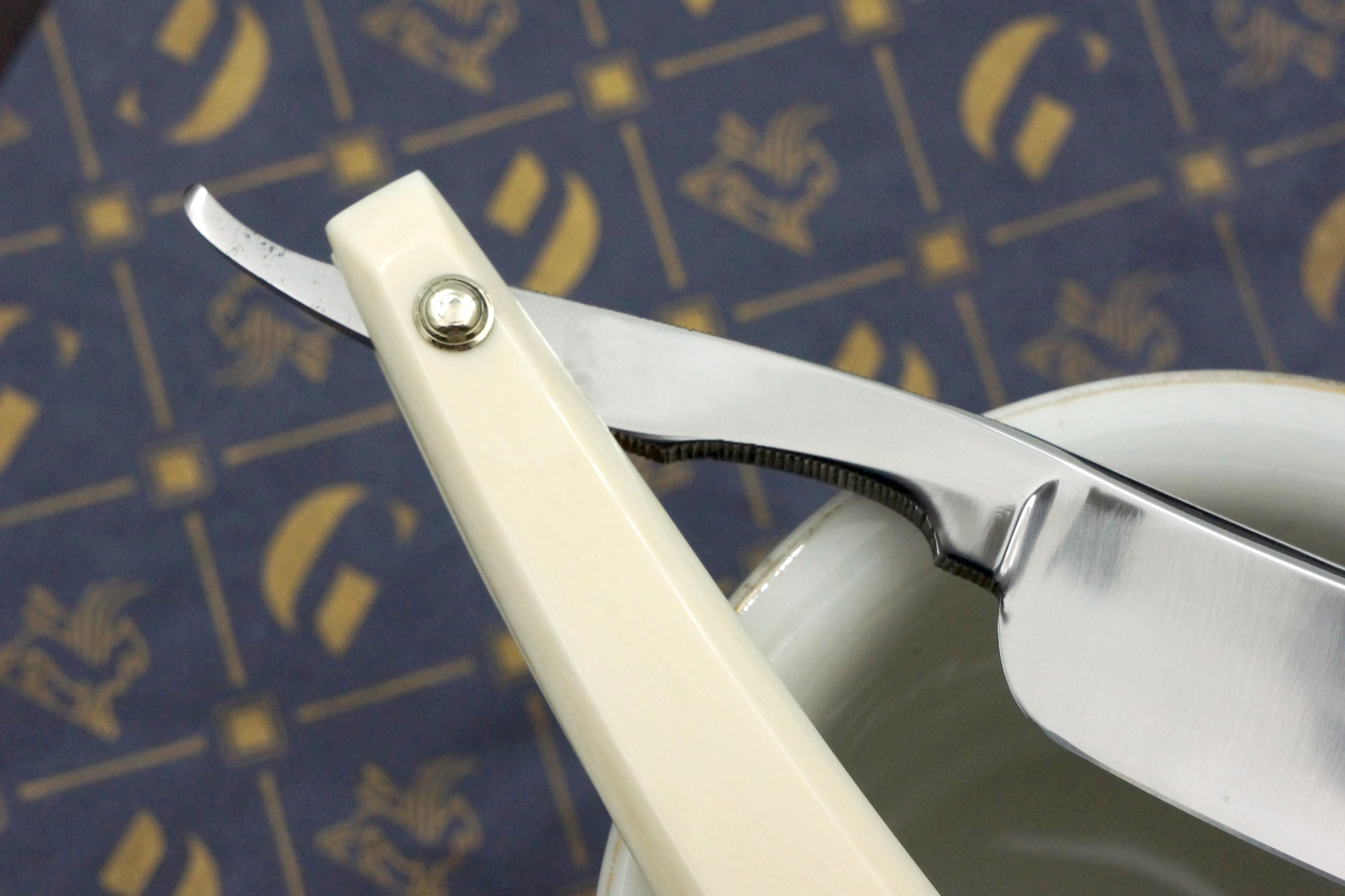 Wm. Greaves & Sons 7/8 Blade "Philadelphia Razor" with Mammoth Ivory Scales - Restored Sheffield Straight Razor - Shave Ready