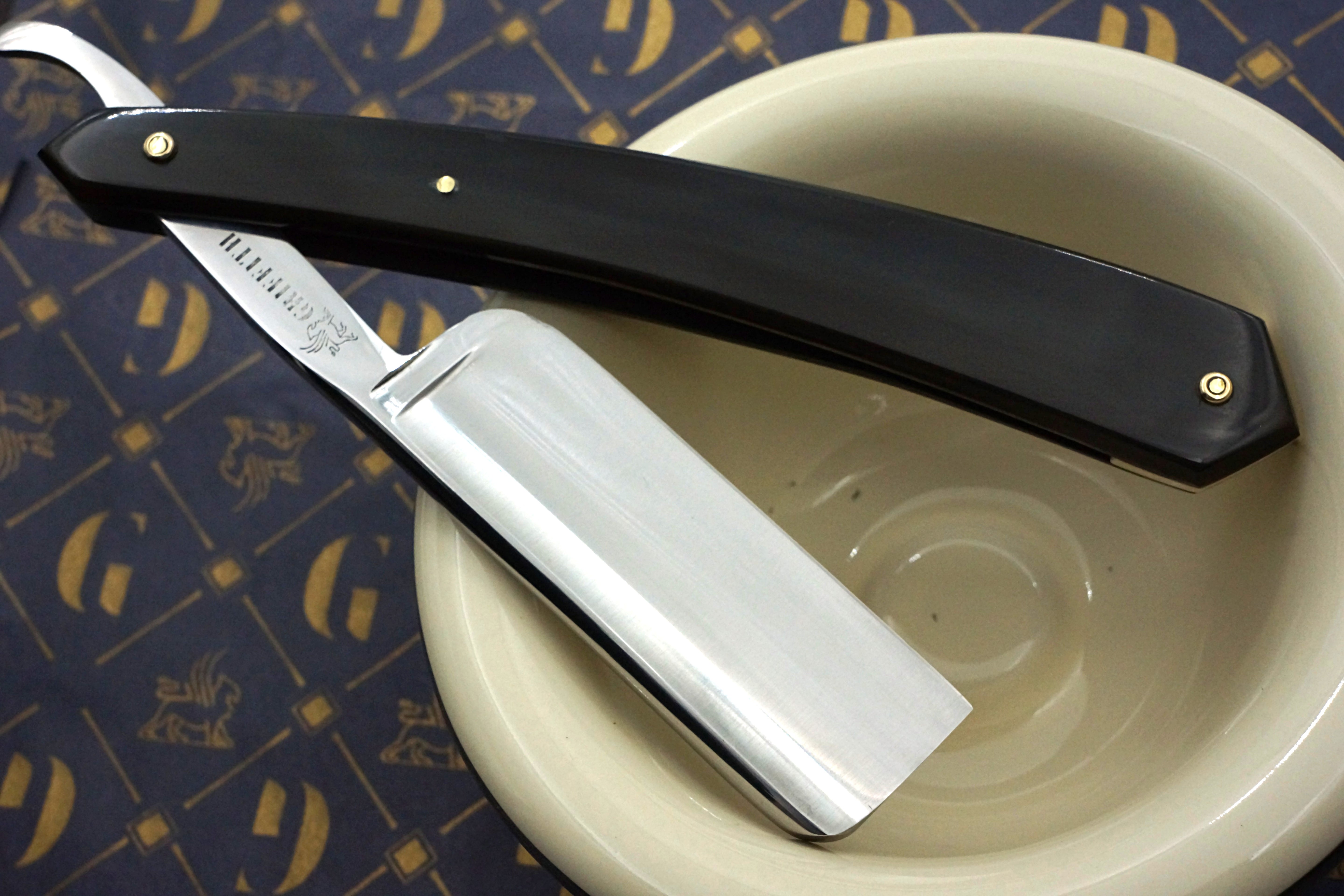 Griffith 8/8 Silver Steel Extra Hollow Blade - Horn Scales Artisan Straight Razor - Shave Ready
