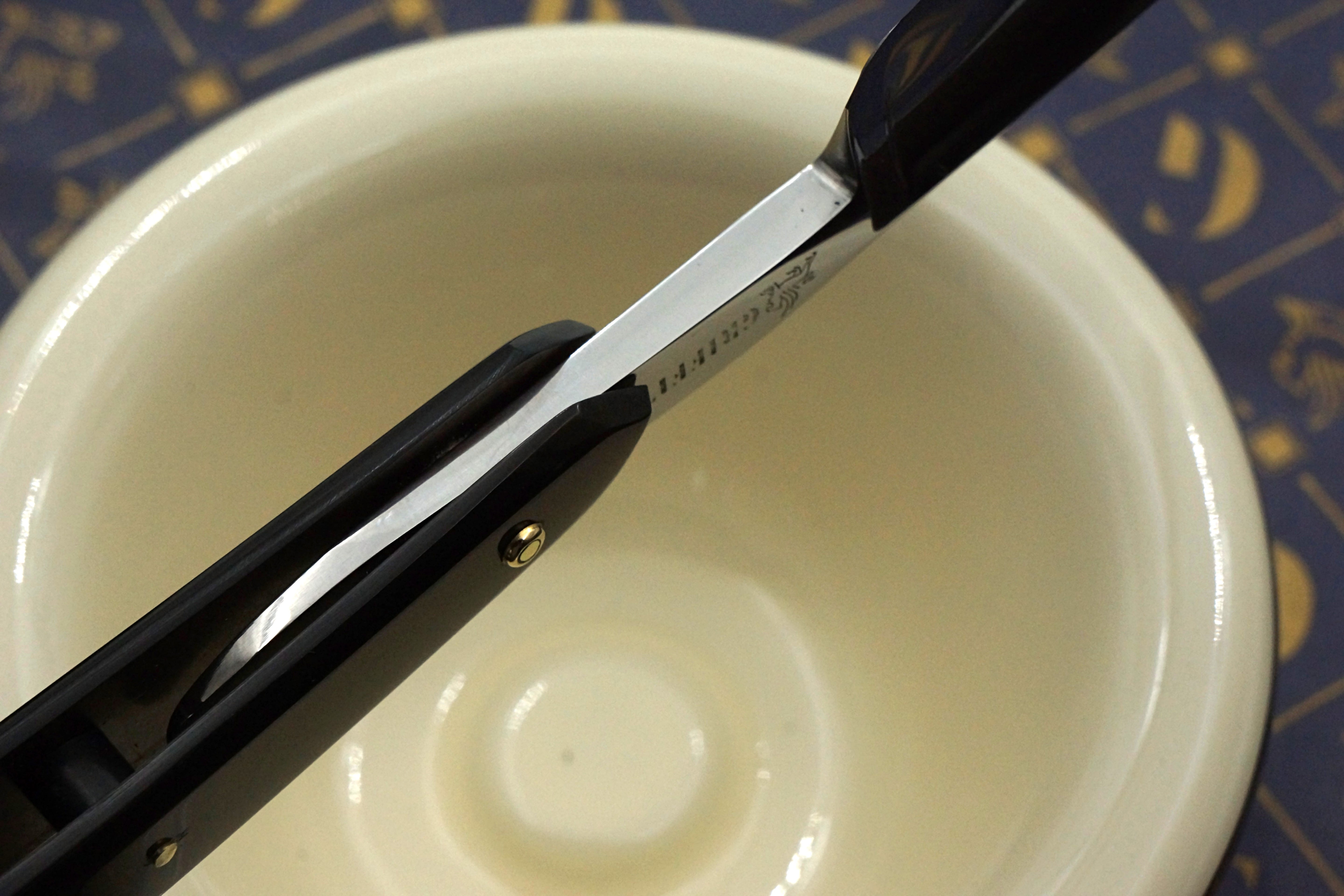 Griffith 8/8 Silver Steel Extra Hollow Blade - Horn Scales Artisan Straight Razor - Shave Ready