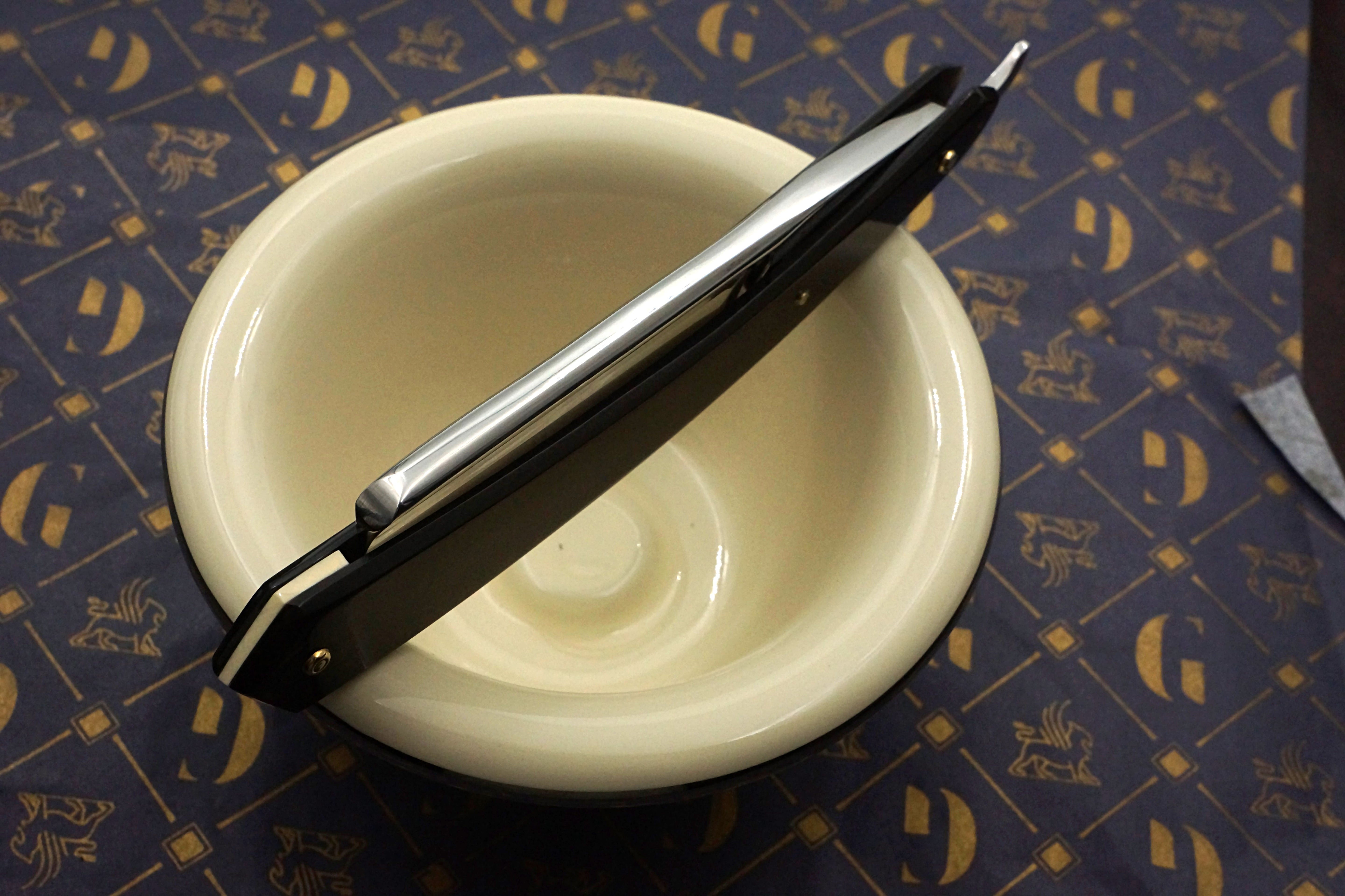 Griffith 8/8 Silver Steel Extra Hollow Blade - Horn Scales Artisan Straight Razor - Shave Ready