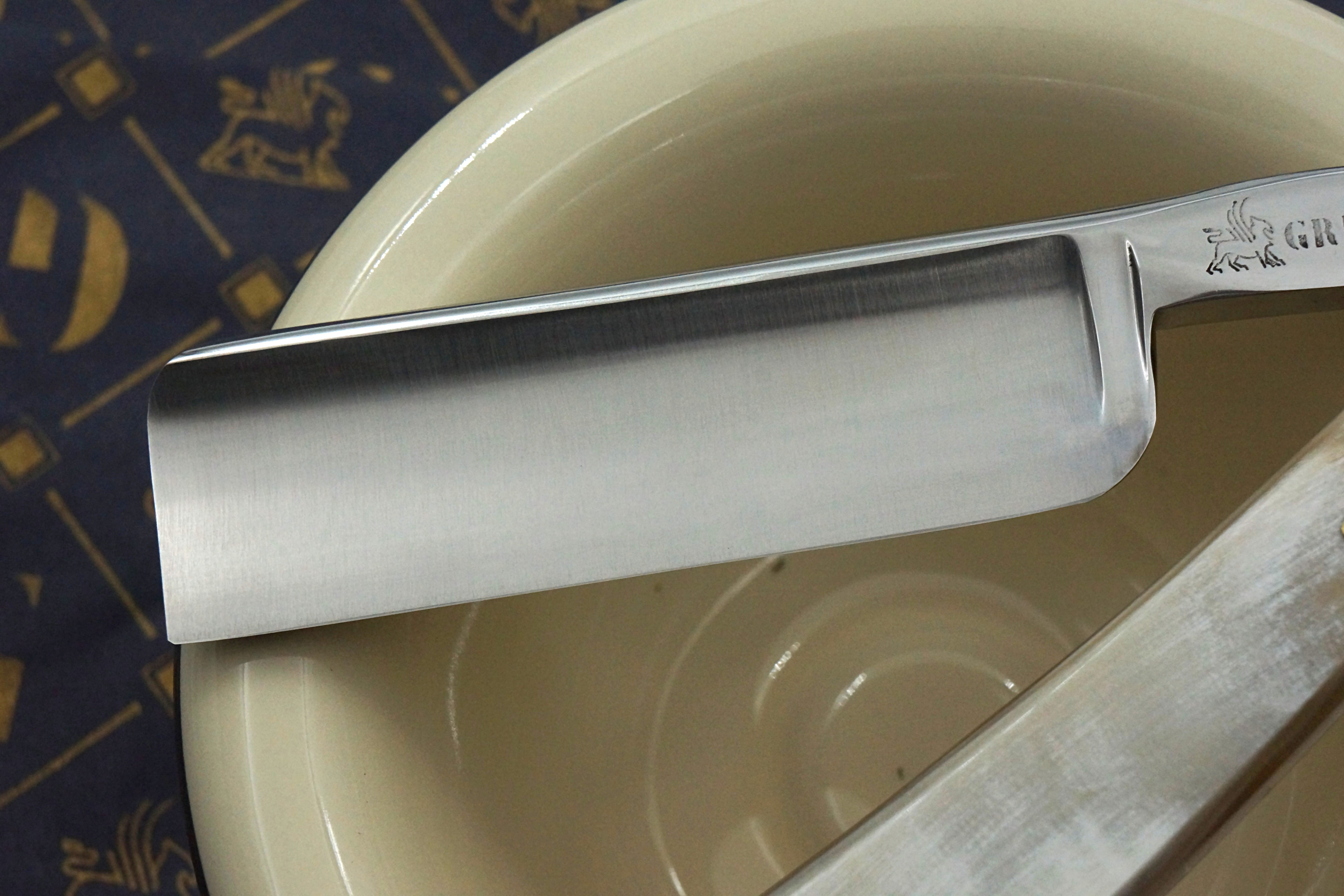 Griffith 8/8 Stainless Steel Full Hollow Blade - Horn Scales Artisan Straight Razor