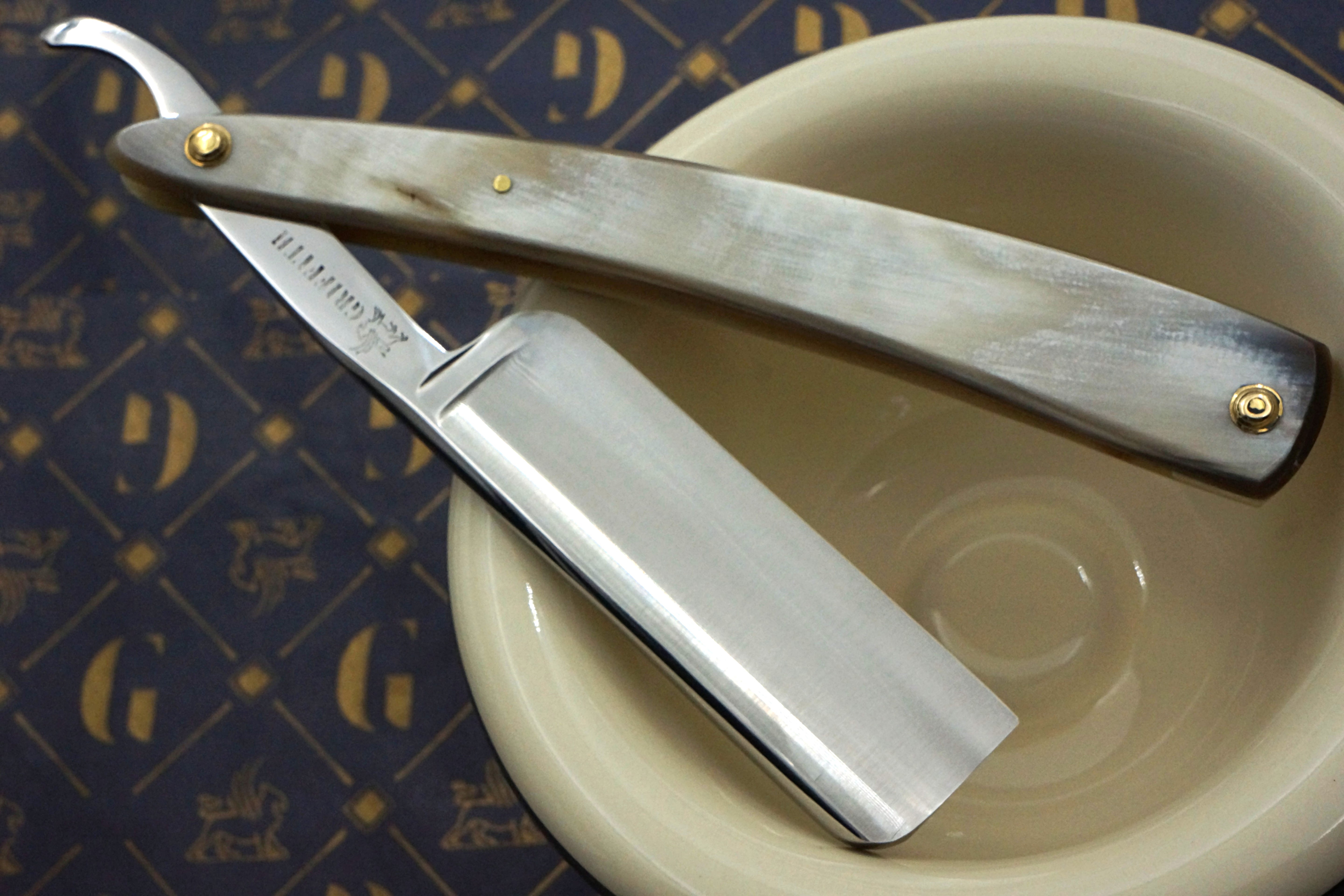 Griffith 8/8 Stainless Steel Full Hollow Blade - Horn Scales Artisan Straight Razor