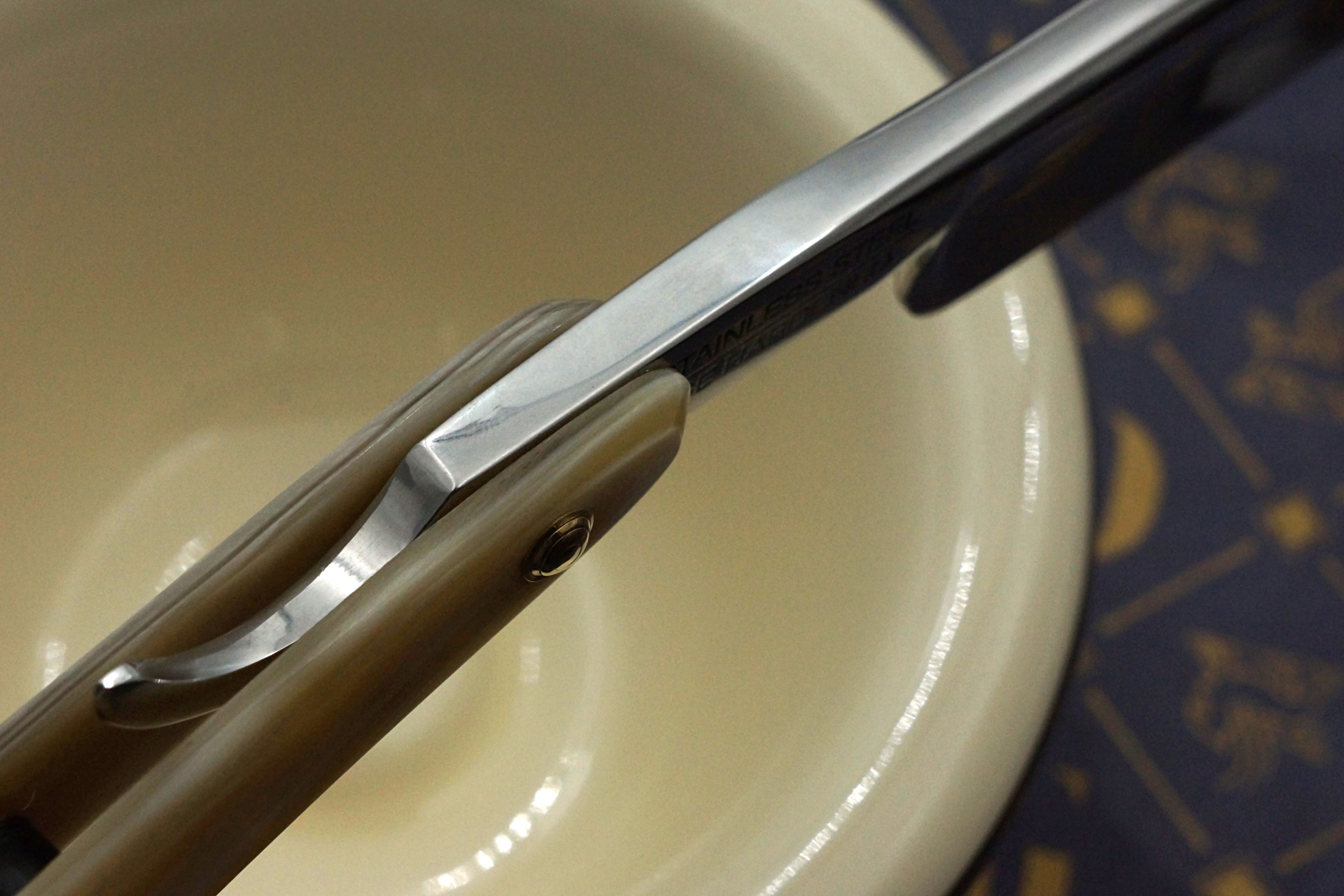 Griffith 8/8 Stainless Steel Full Hollow Blade - Horn Scales Artisan Straight Razor