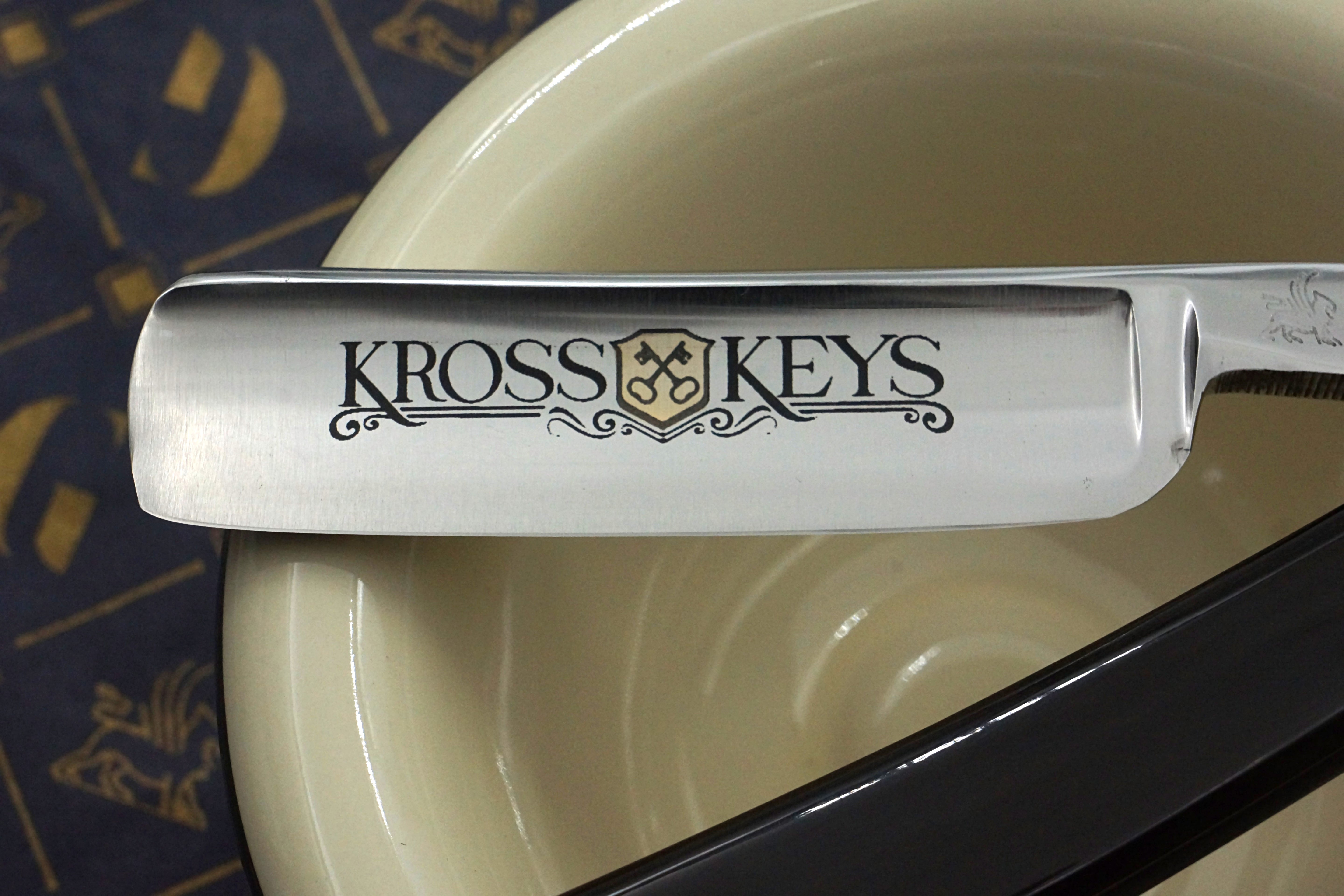 Griffith Krosskeys Sheffield Steel 13/16 Full Hollow Etched Blade - Horn Scales Artisan Straight Razor