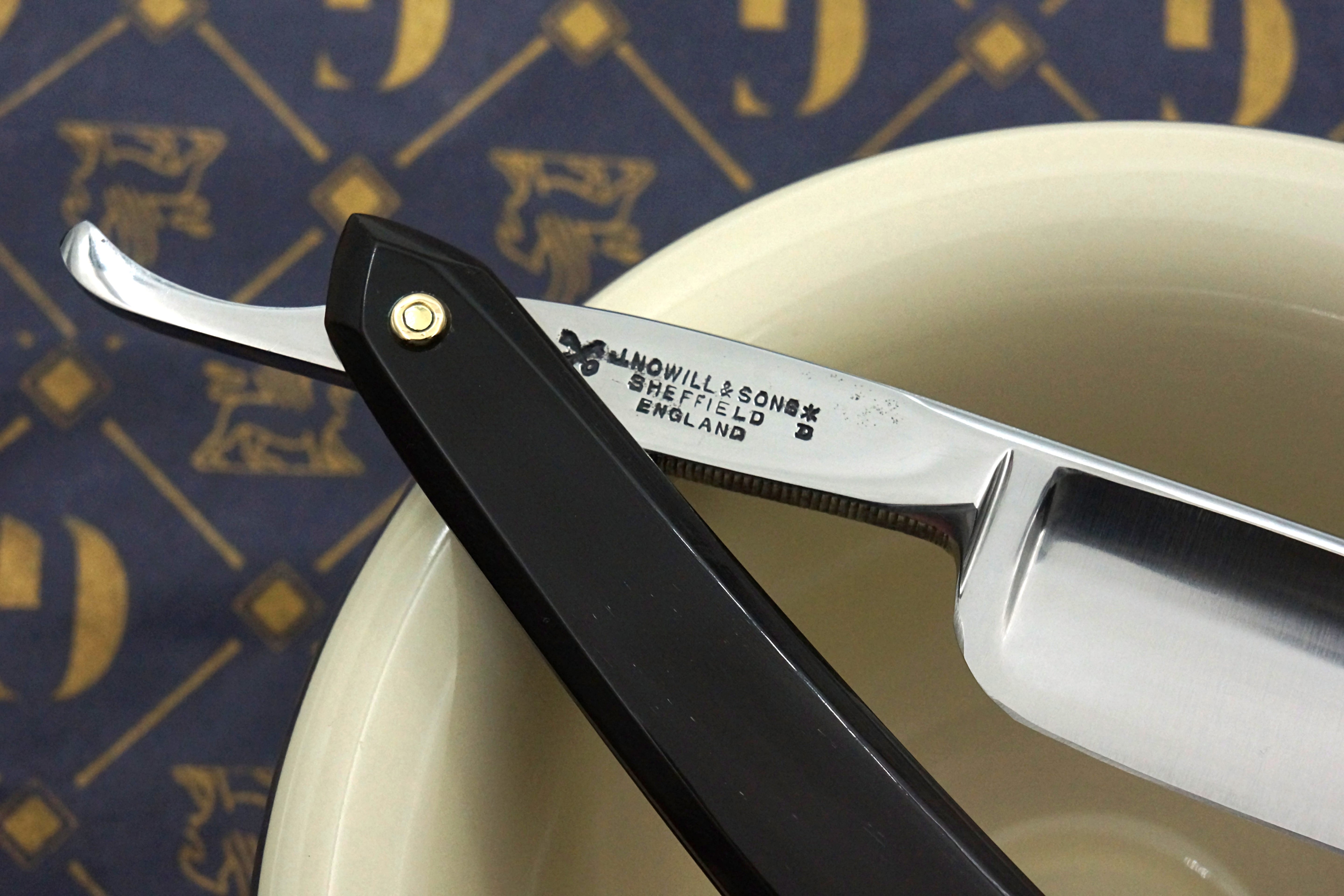 Griffith Krosskeys Sheffield Steel 13/16 Full Hollow Etched Blade - Horn Scales Artisan Straight Razor
