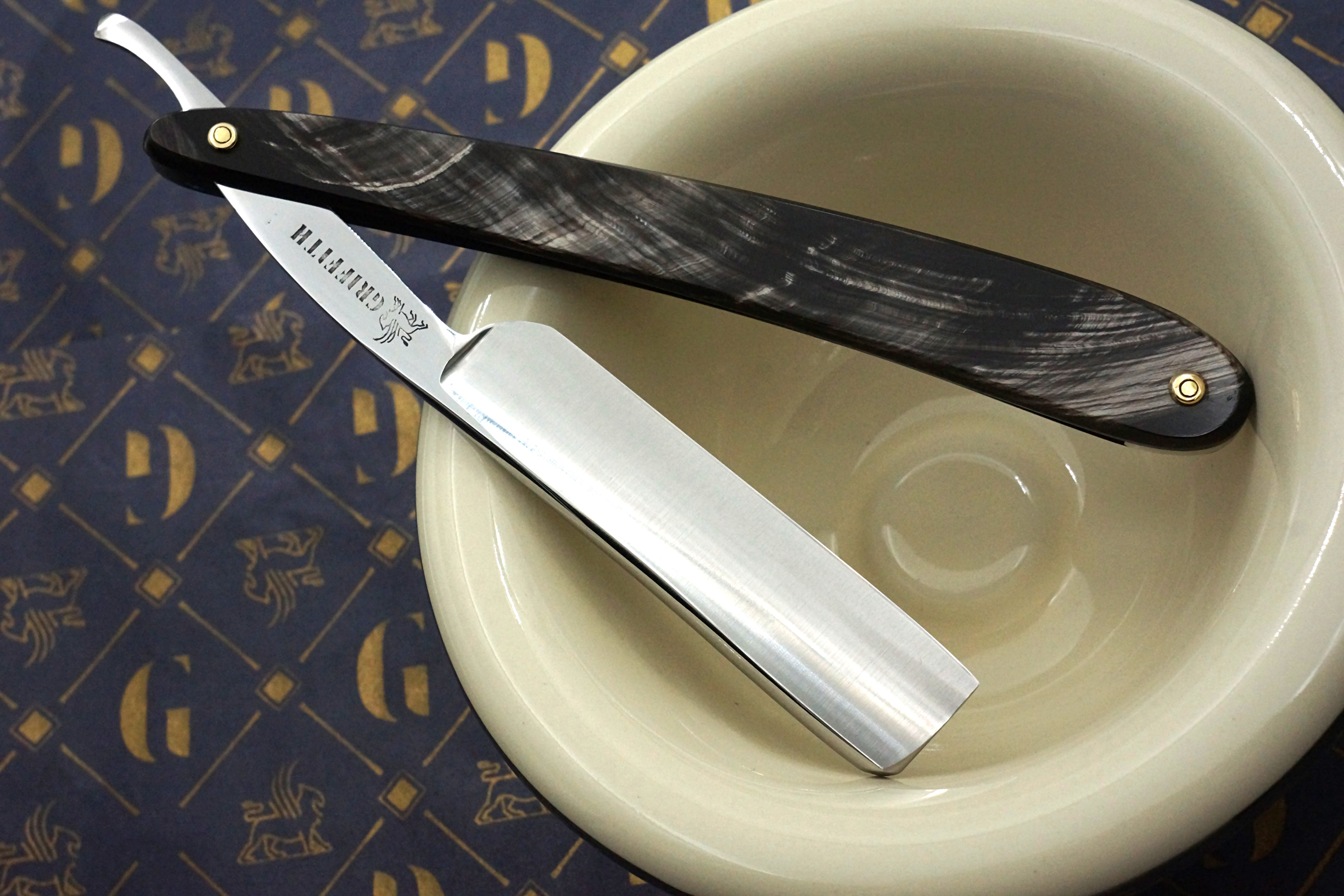 Griffith Krosskeys Sheffield Steel 11/16 Full Hollow Blade - Horn Scales Artisan Straight Razor
