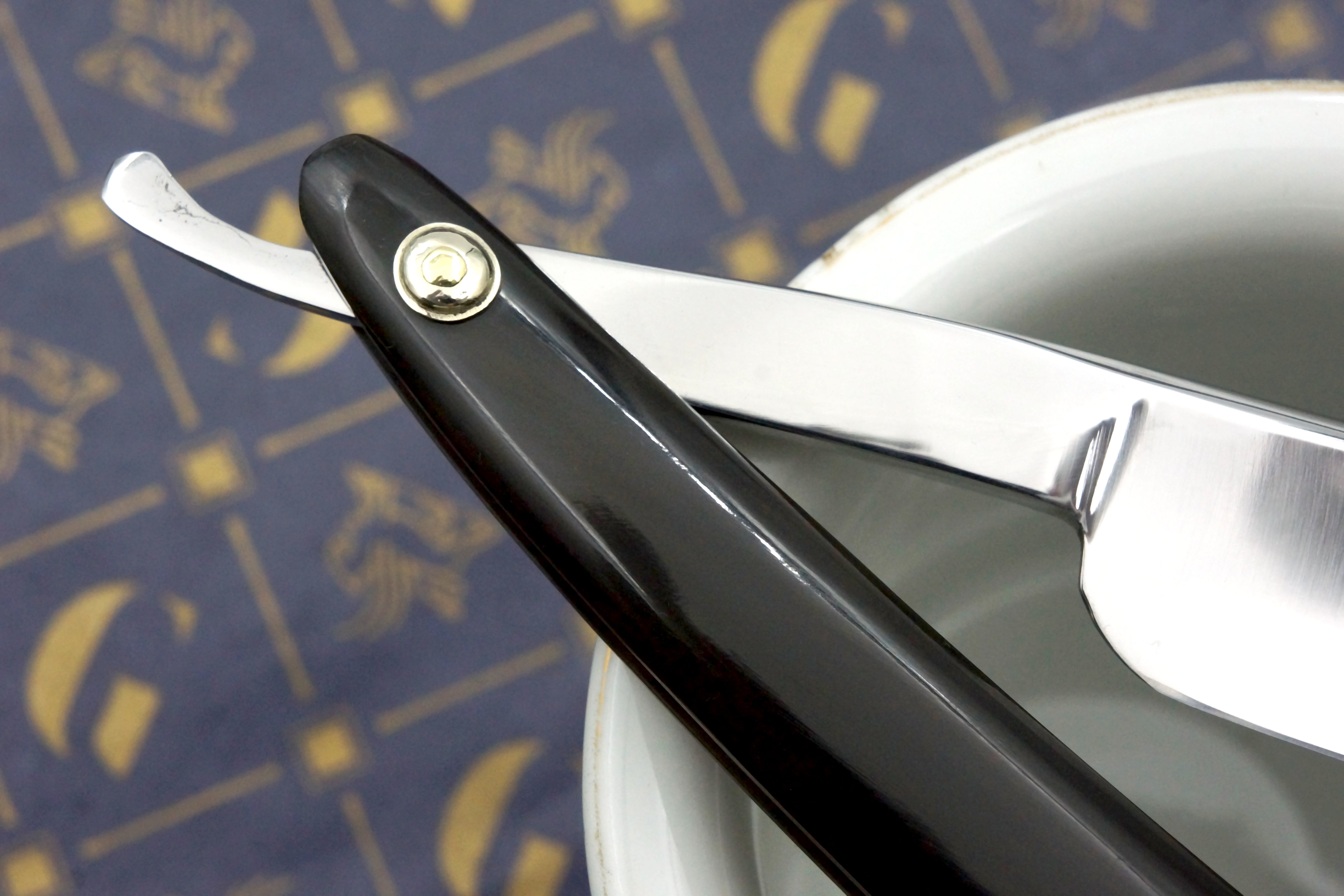 Joseph Rodgers & Sons 13/16 Blade with New Horn Scales - Restored Sheffield Straight Razor - Shave Ready