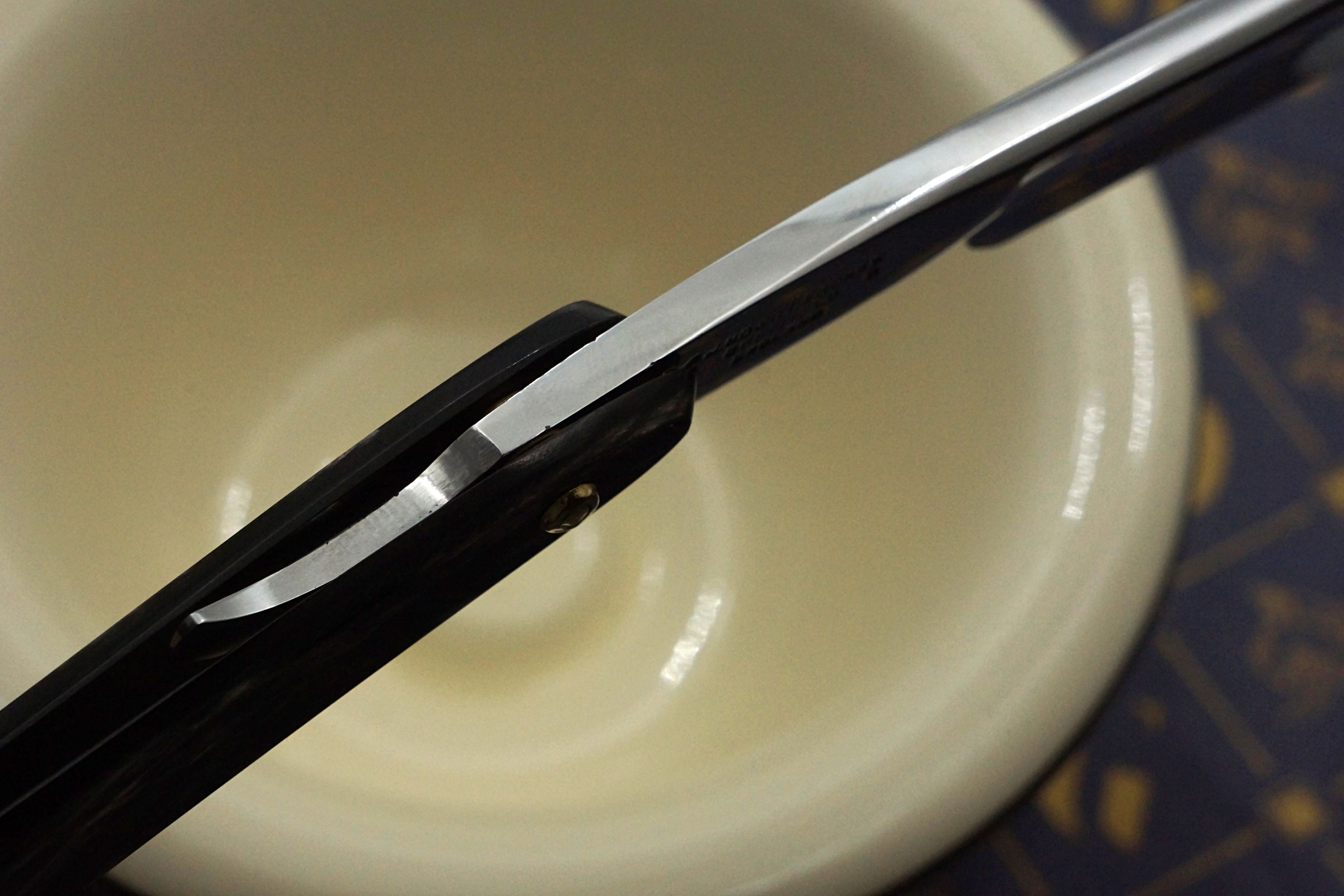 Griffith Krosskeys Sheffield Steel 11/16 Full Hollow Blade - Horn Scales Artisan Straight Razor