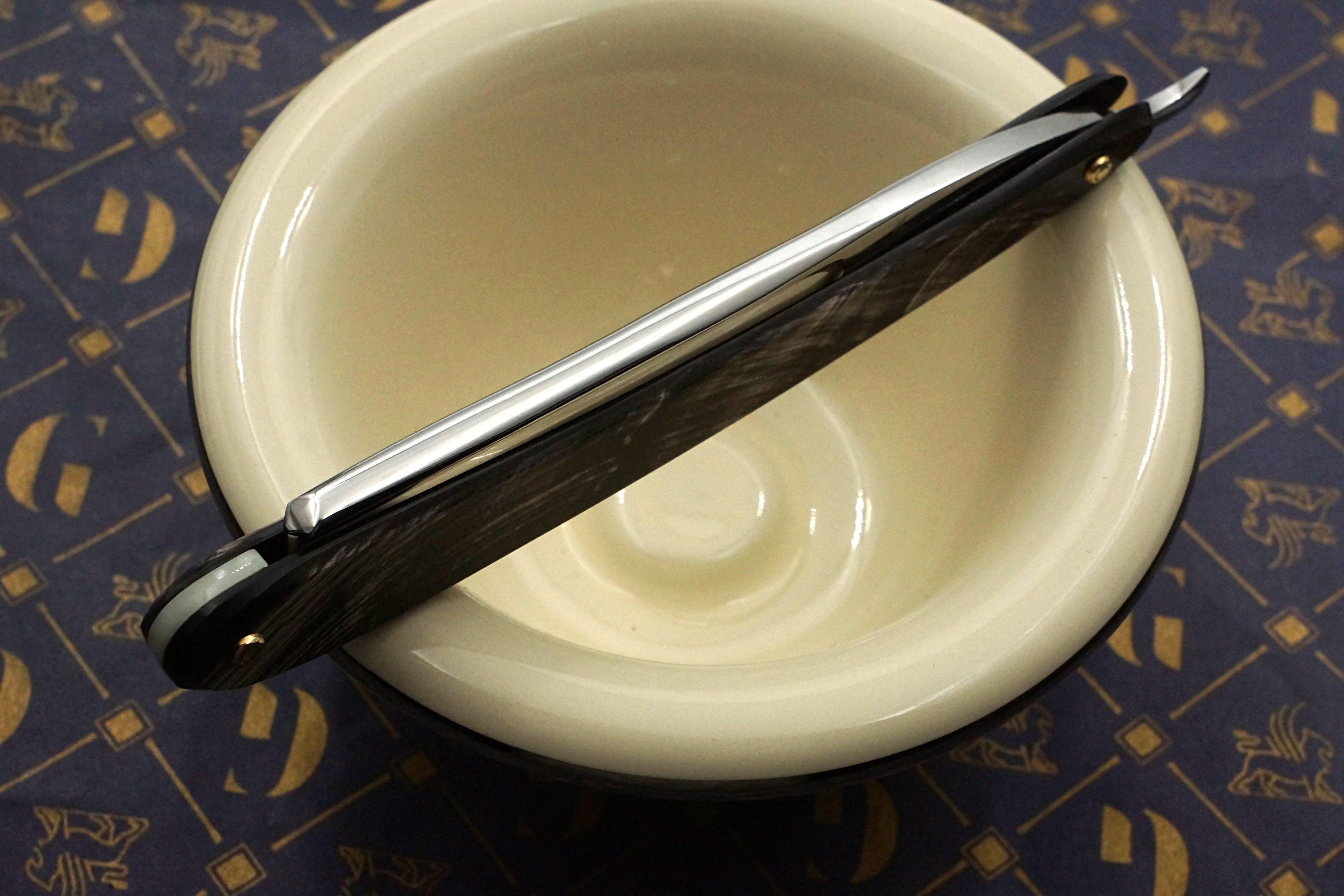 Griffith Krosskeys Sheffield Steel 11/16 Full Hollow Blade - Horn Scales Artisan Straight Razor