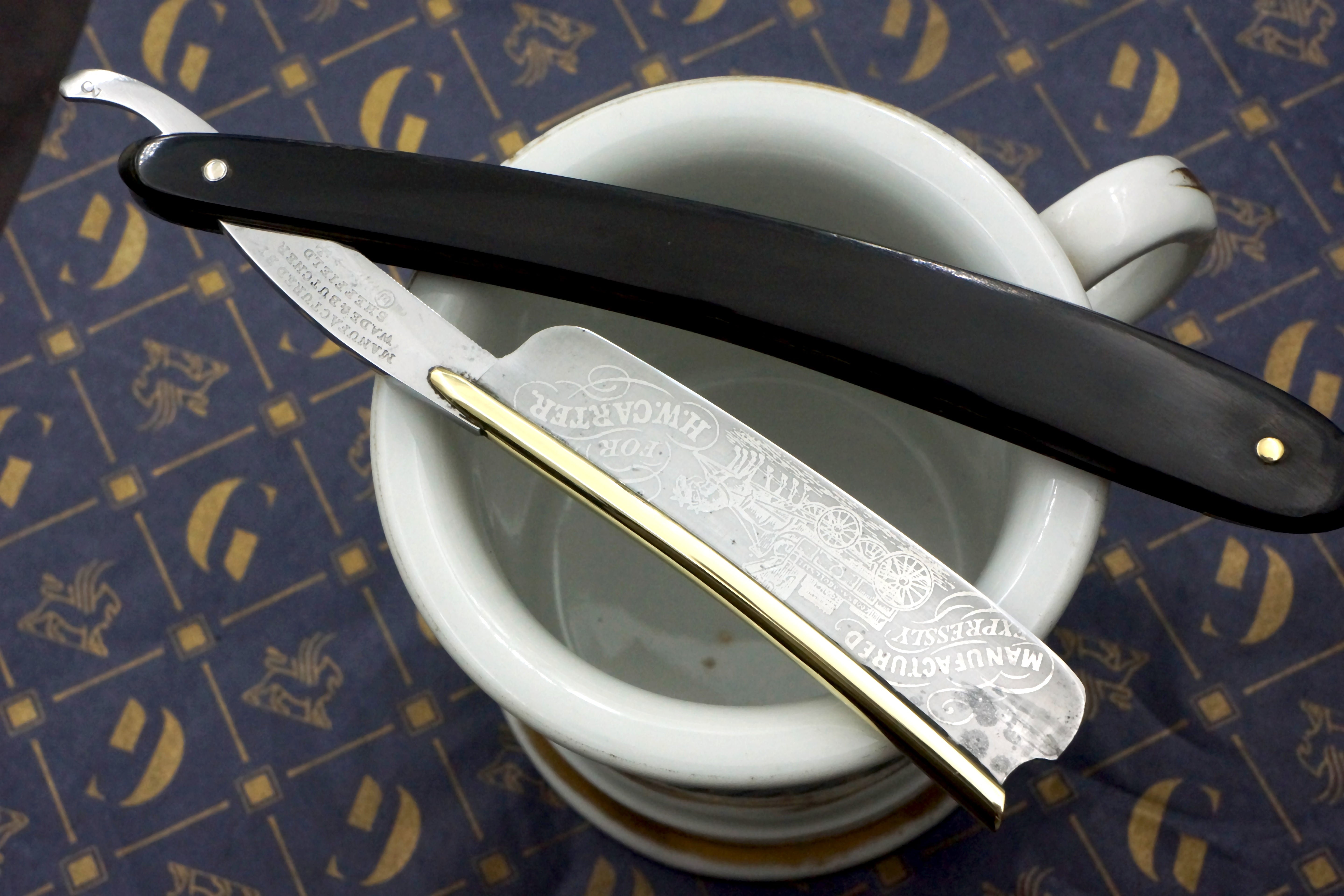 Wade & Butcher H.W. Carter Stagecoach Etch 13/16 Brass Frameback with Original Horn Scales Sheffield Straight Razor - Shave Ready