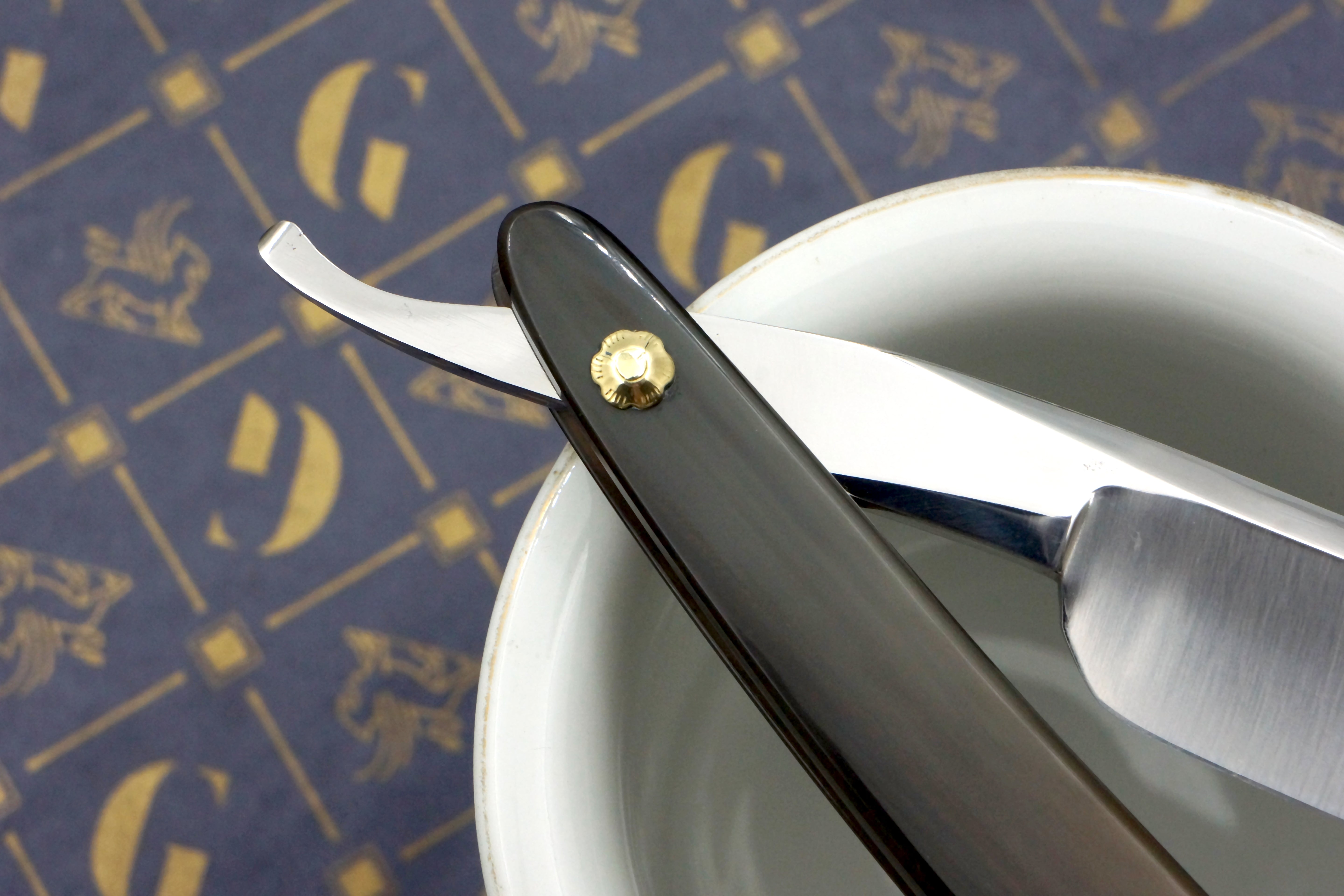 Reynolds VR 13/16 Near Wedge Blade with New Horn Scales - Fully Restored Sheffield Straight Razor - Shave Ready