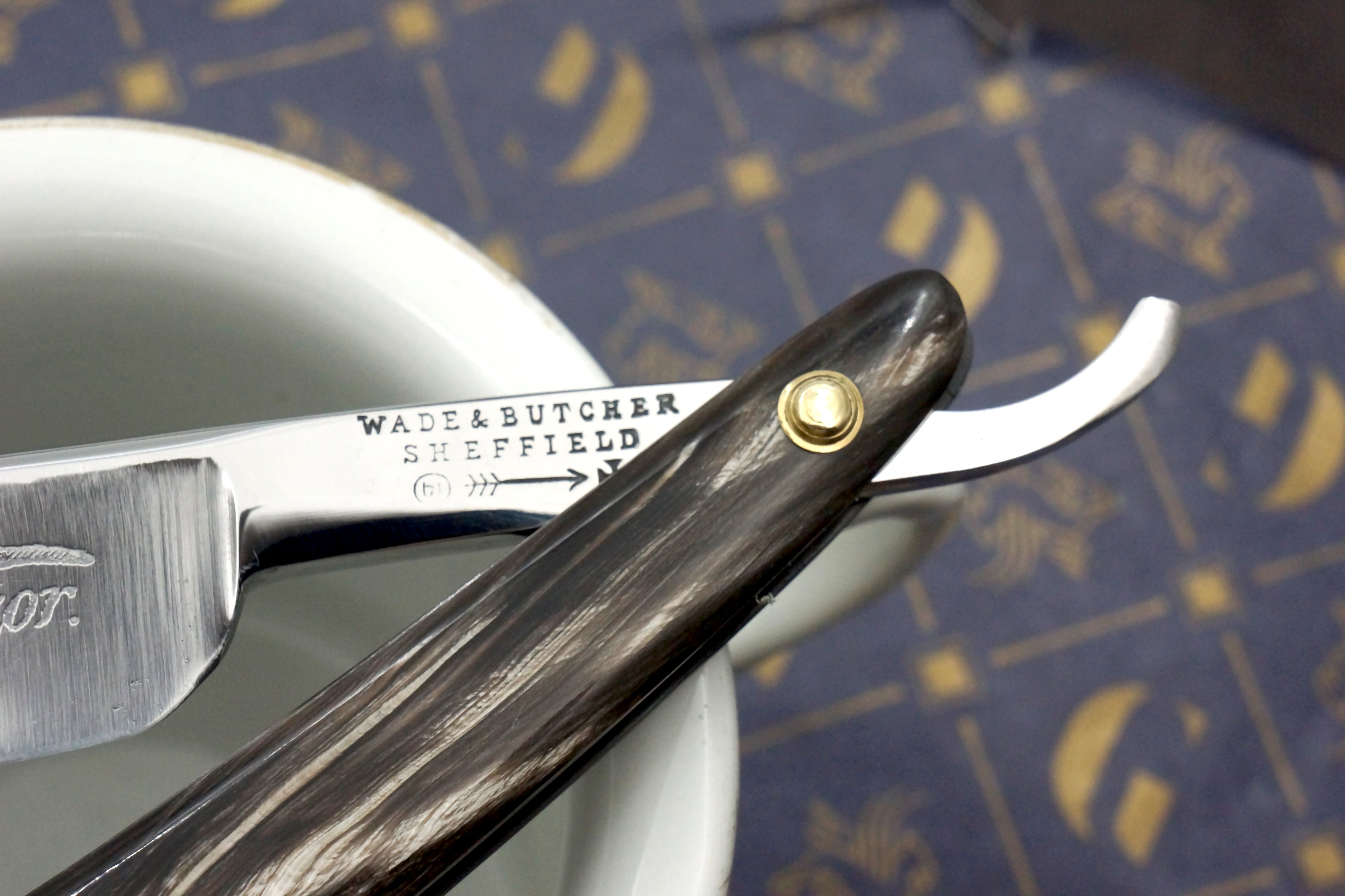 Wade & Butcher "American Razor" 13/16 Blade with New Horn Scales Sheffield Straight Razor - Shave Ready