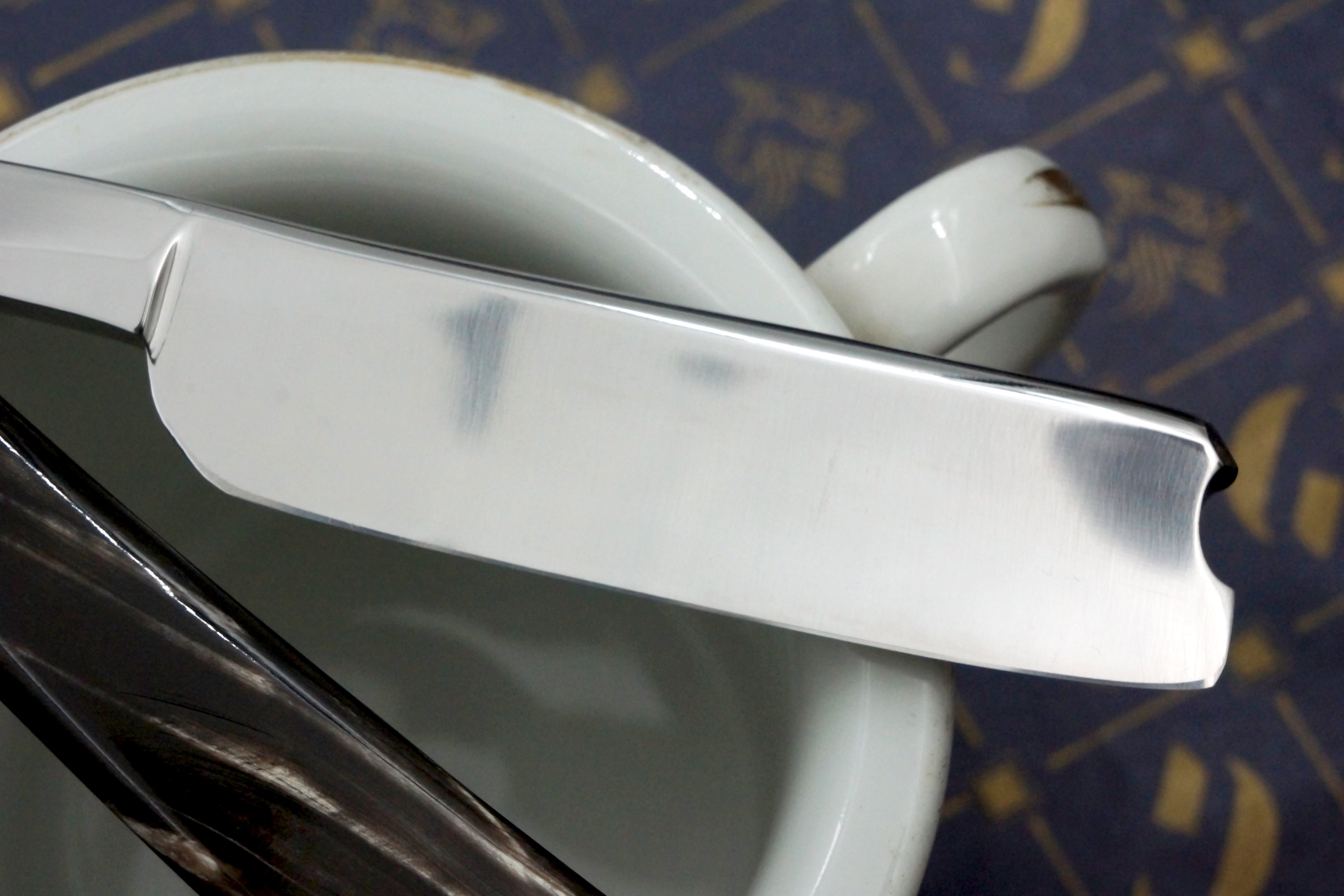 Wade & Butcher "American Razor" 13/16 Blade with New Horn Scales Sheffield Straight Razor - Shave Ready