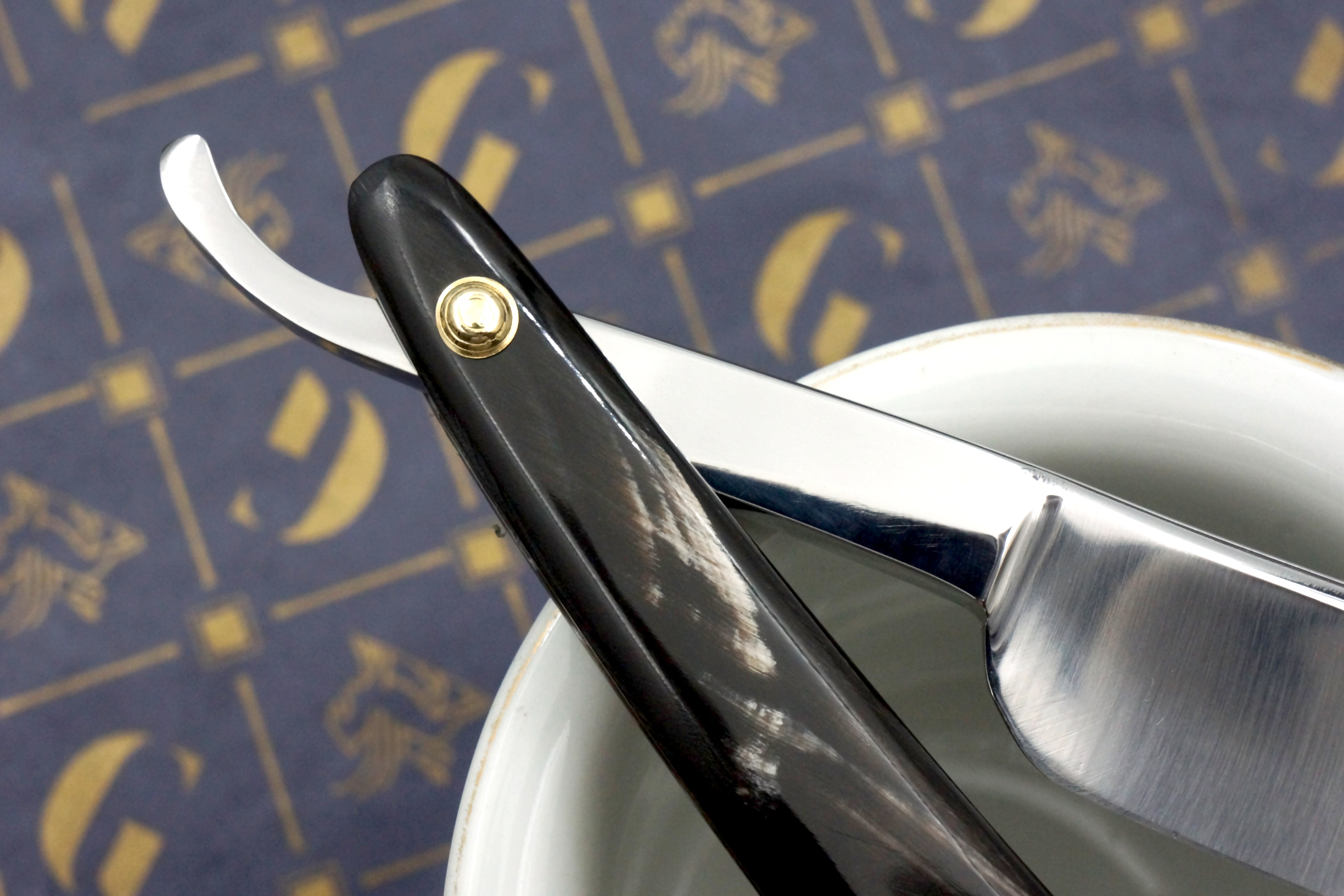 Wade & Butcher "American Razor" 13/16 Blade with New Horn Scales Sheffield Straight Razor - Shave Ready