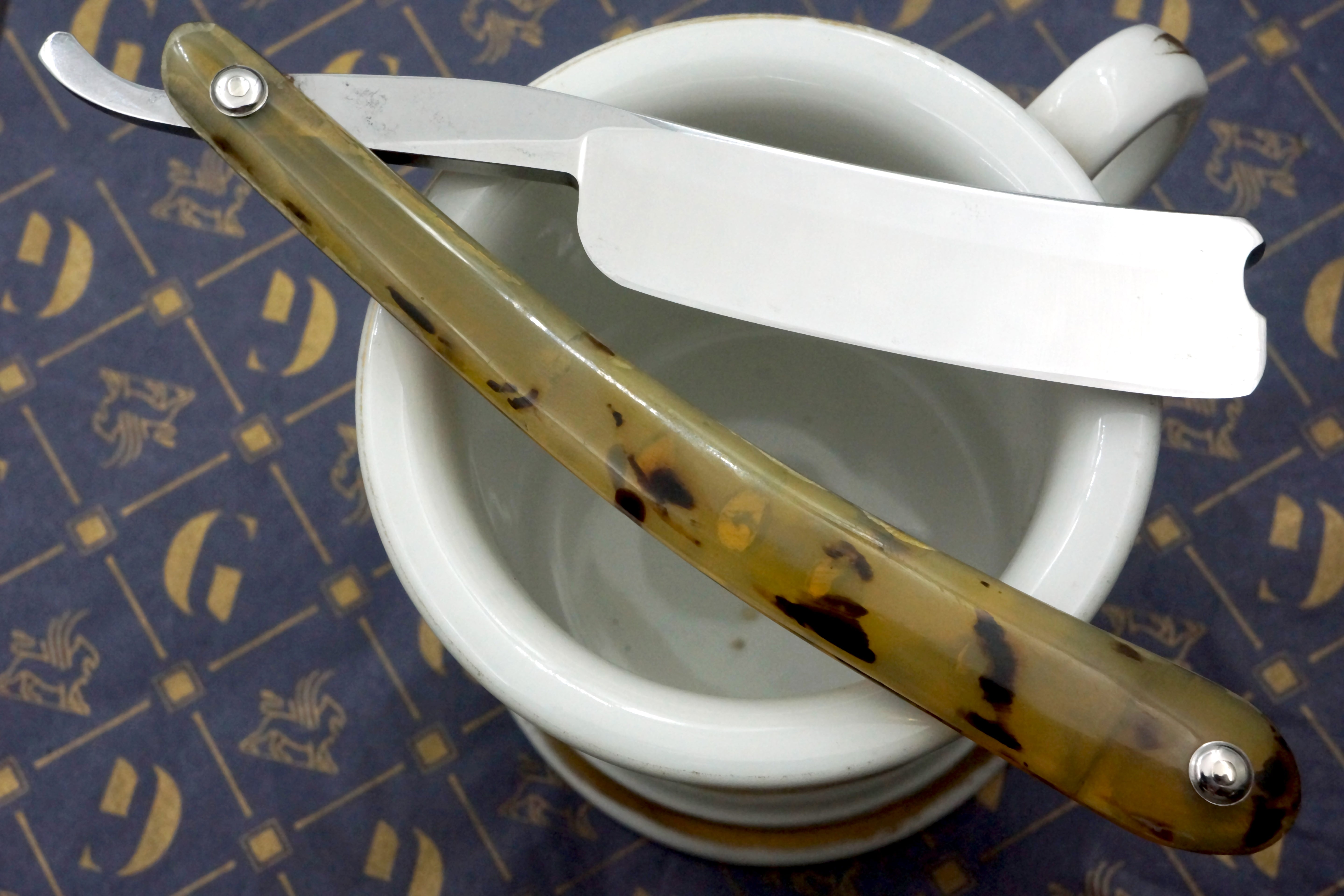 Wade & Butcher 6/8 Near Wedge Blade with Fancy Original Scales Sheffield Straight Razor - Shave Ready