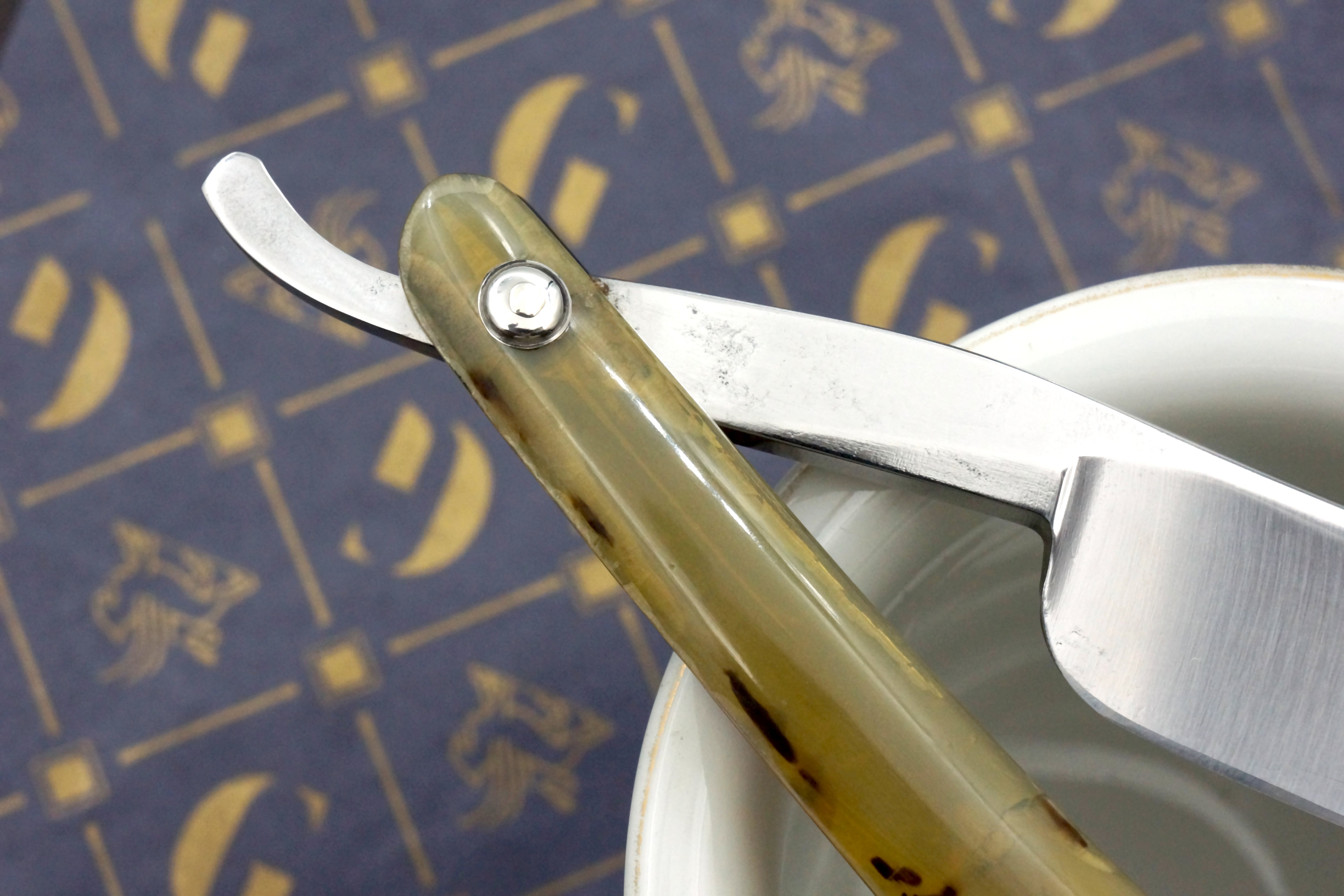 Wade & Butcher 6/8 Near Wedge Blade with Fancy Original Scales Sheffield Straight Razor - Shave Ready