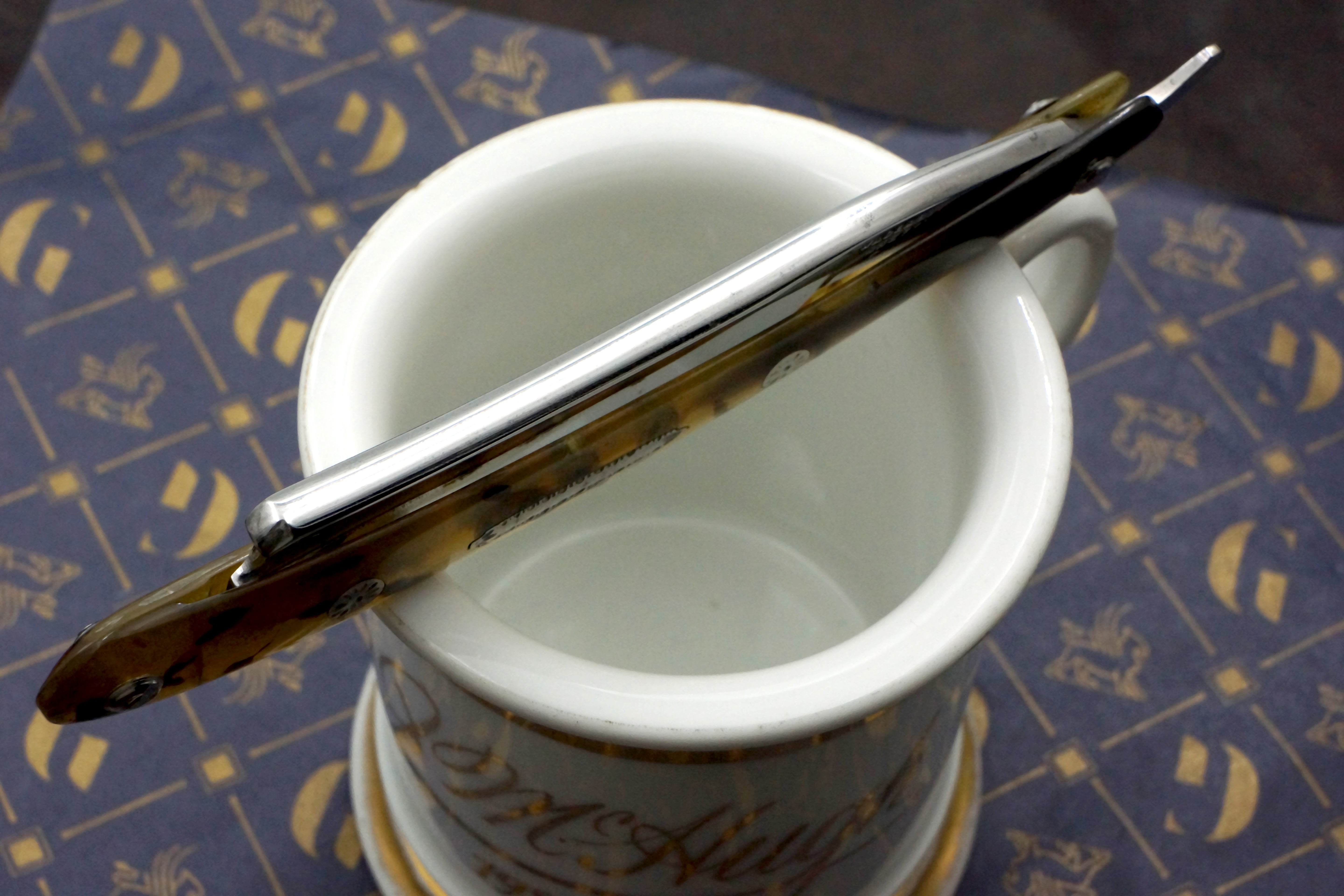 Wade & Butcher 6/8 Near Wedge Blade with Fancy Original Scales Sheffield Straight Razor - Shave Ready