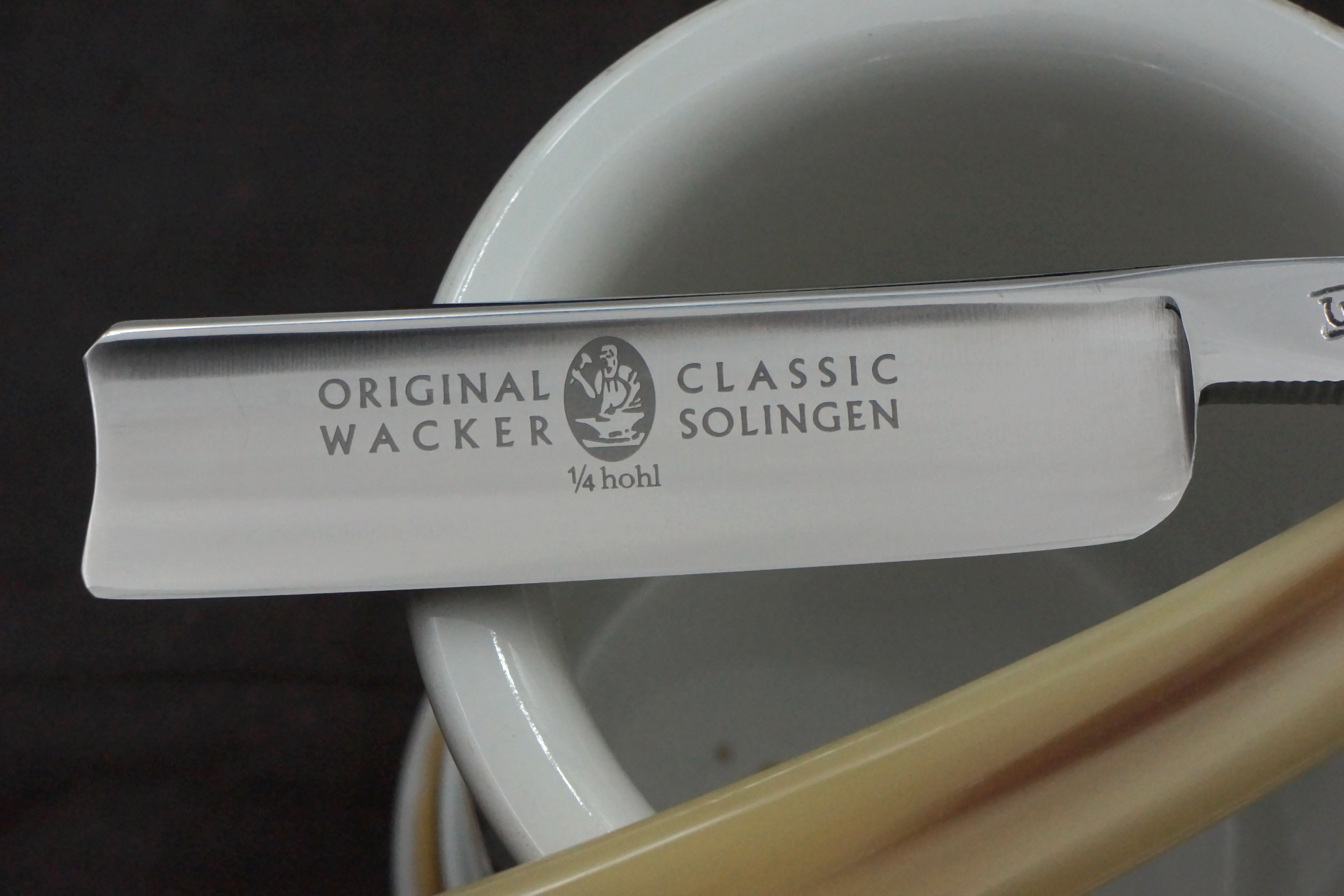 Wacker Stosser 6/8 Quarter Hollow - Horn Scales Preowned Solingen Straight Razor - Shave Ready
