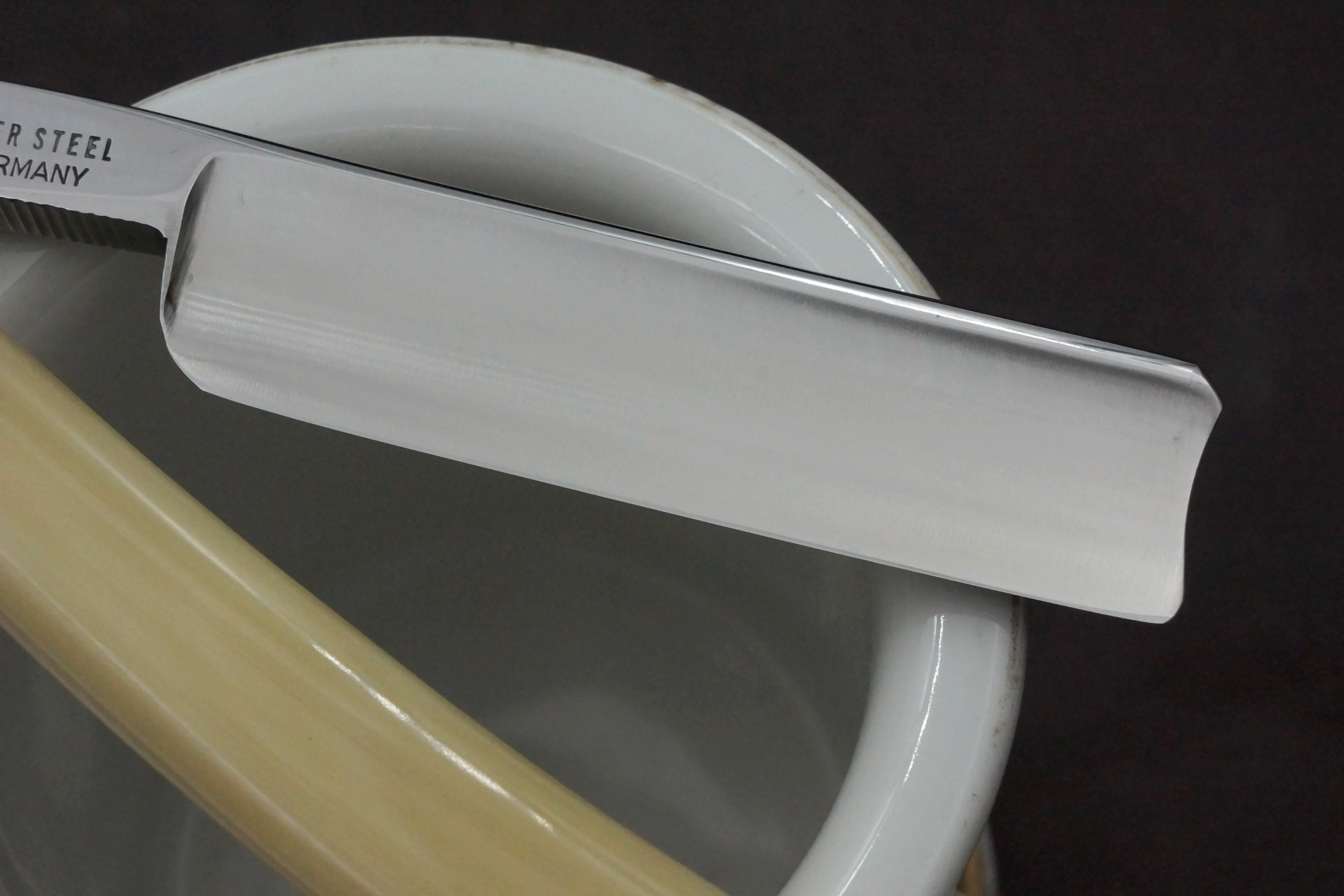 Wacker Stosser 6/8 Quarter Hollow - Horn Scales Preowned Solingen Straight Razor - Shave Ready