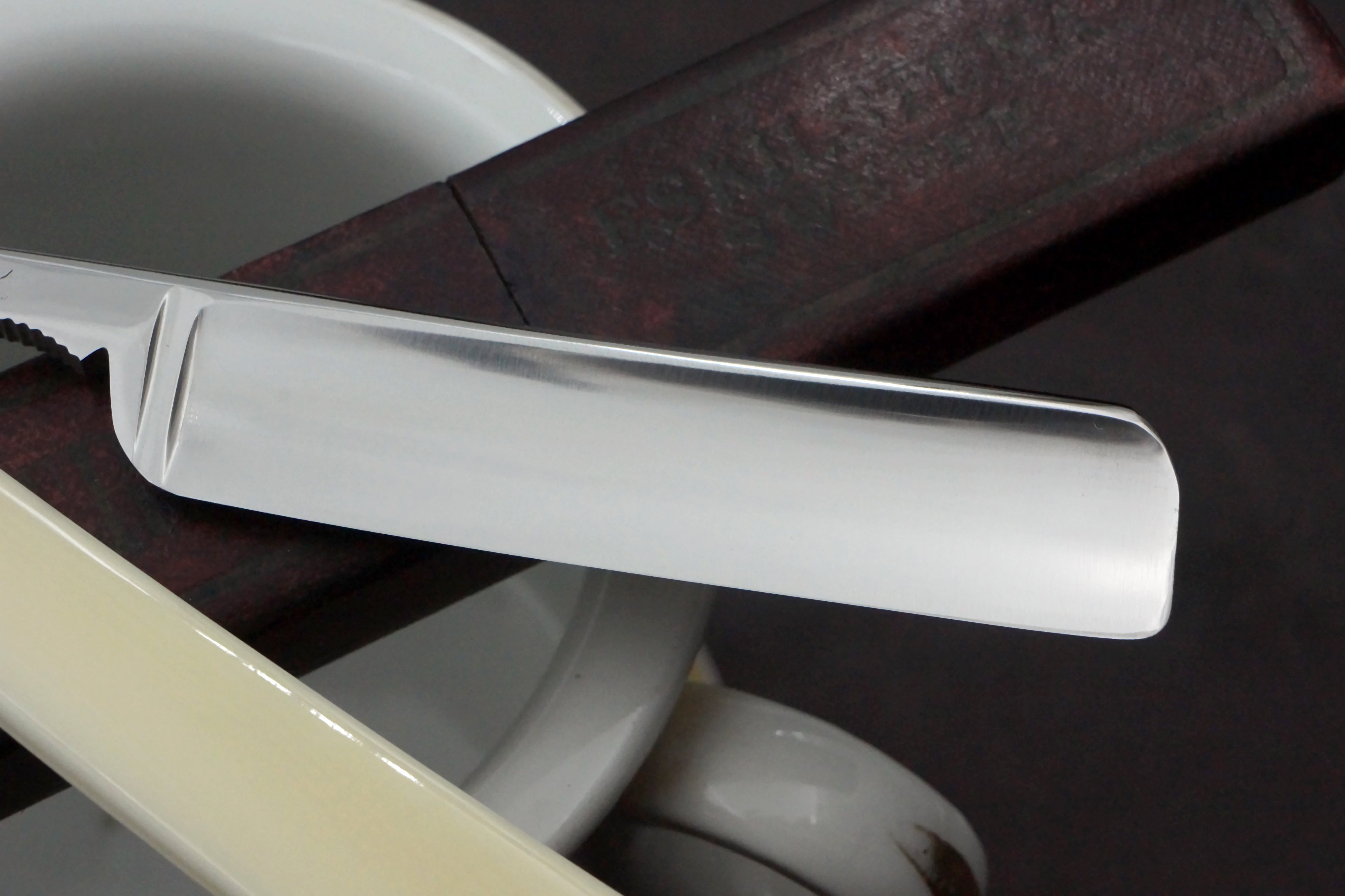 C.V. Heljestrand MK No.31 11/16 Blade -Near Pristine Ivory Scaled Eskilstuna Sweden Straight Razor - Shave Ready