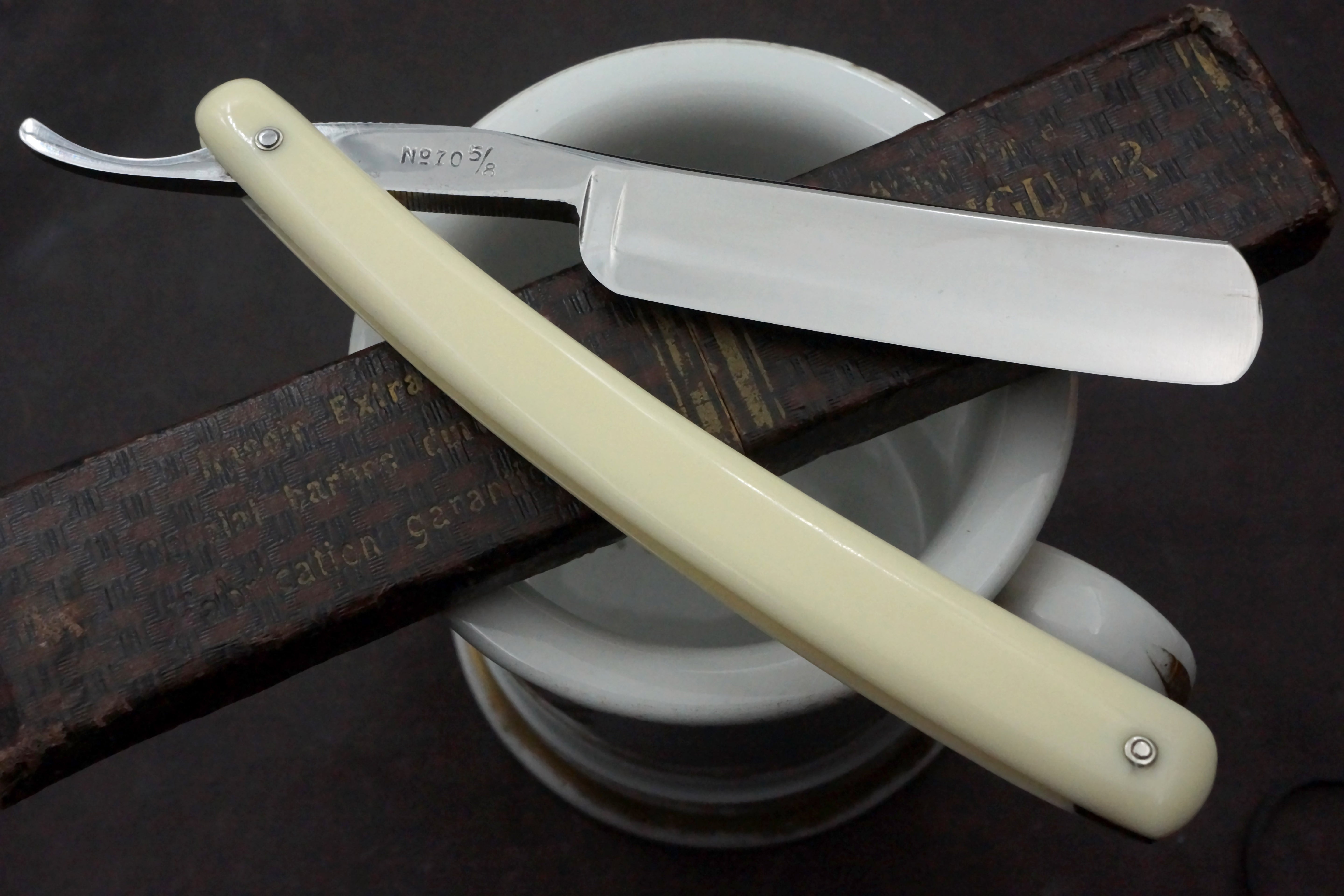 Le Jaguar 11/16 Full Hollow Blade - Excellent Restored Vintage French Straight Razor - Shave Ready