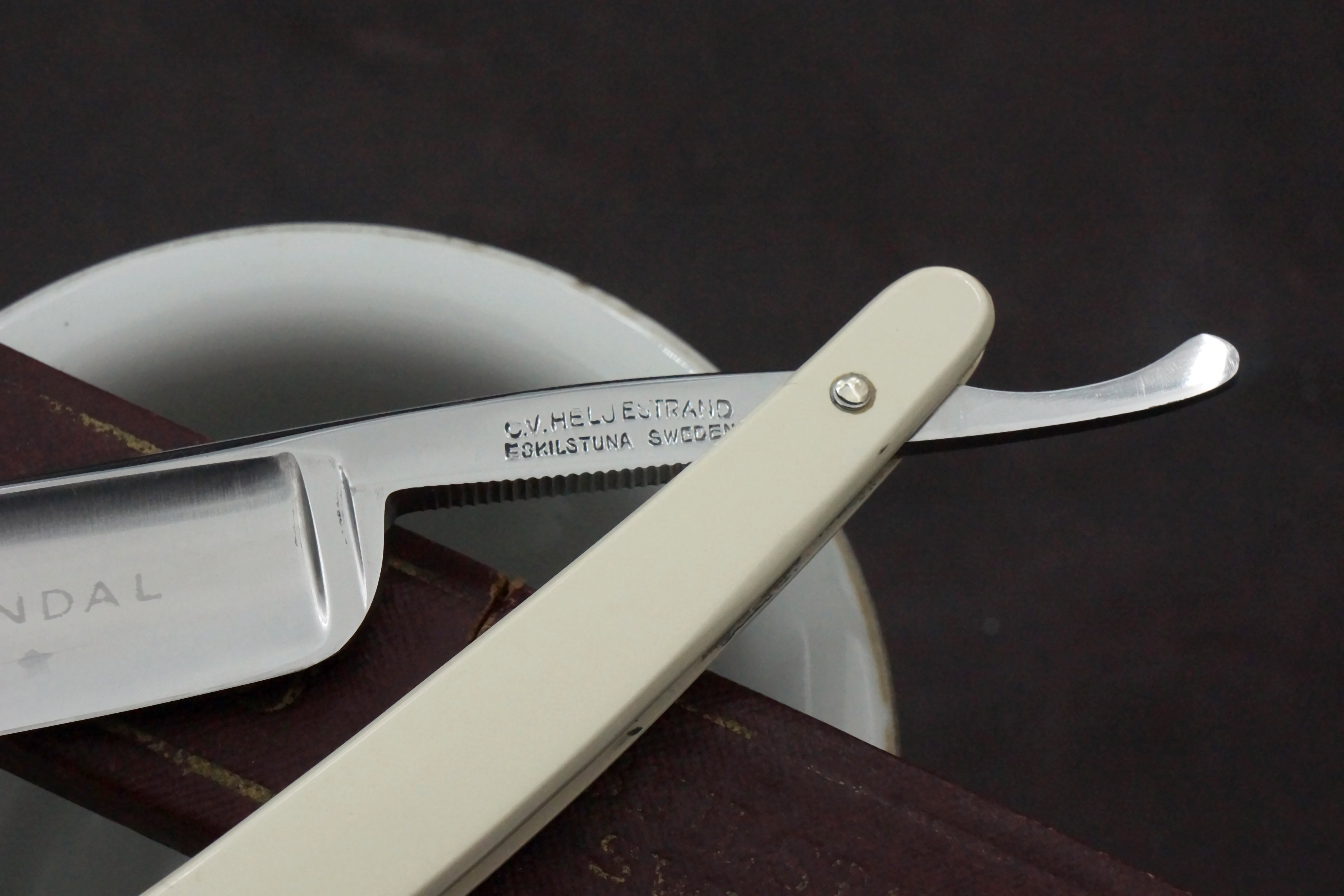 C.V. Heljestrand Royal Kindal 6/8 Excellent Stainless Steel Swedish Straight Razor - Shave Ready