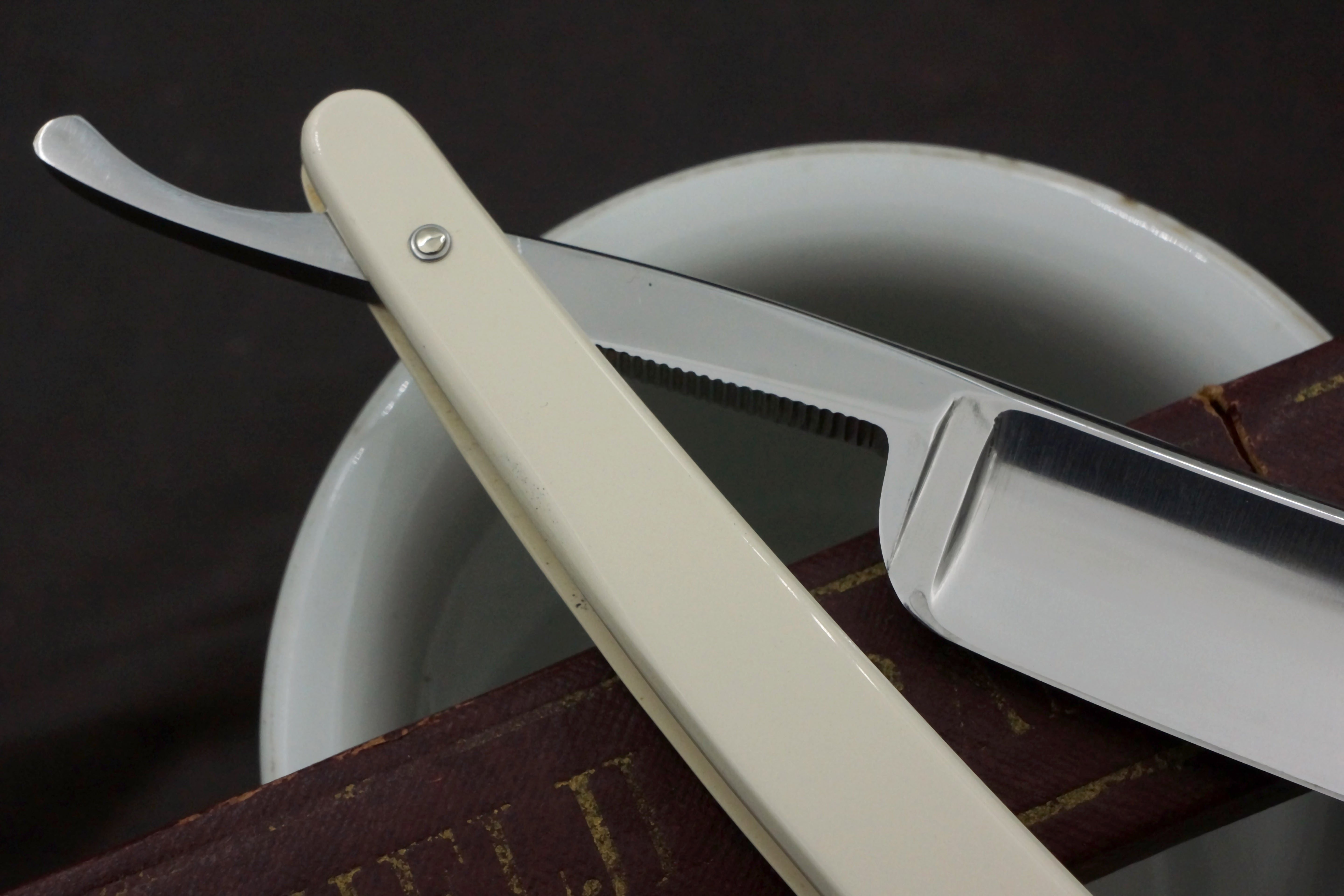 C.V. Heljestrand Royal Kindal 6/8 Excellent Stainless Steel Swedish Straight Razor - Shave Ready
