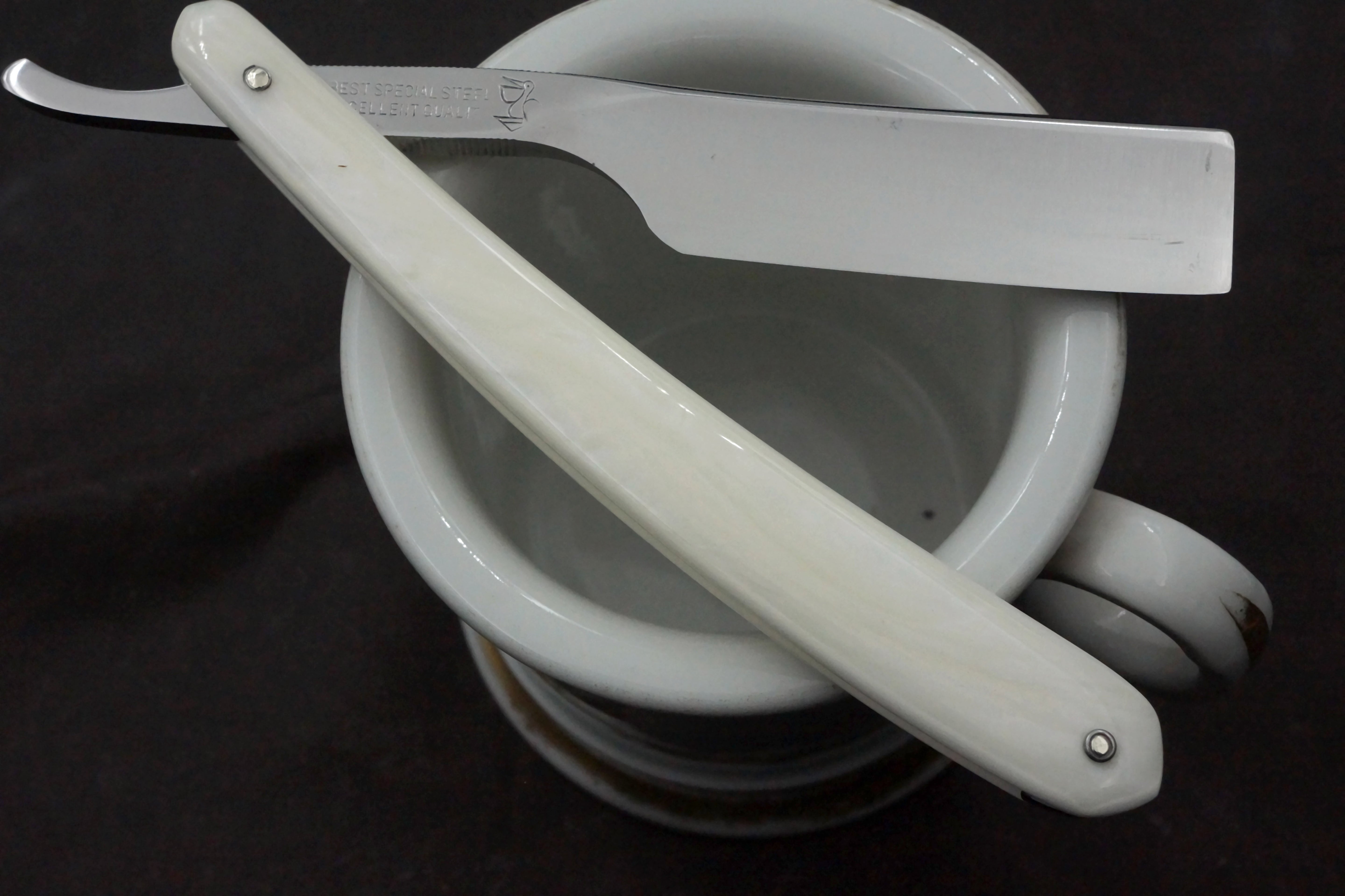 King Pelican No. 14 - 6/8 Near Wedge Vintage Japanese Straight Razor - Shave Ready