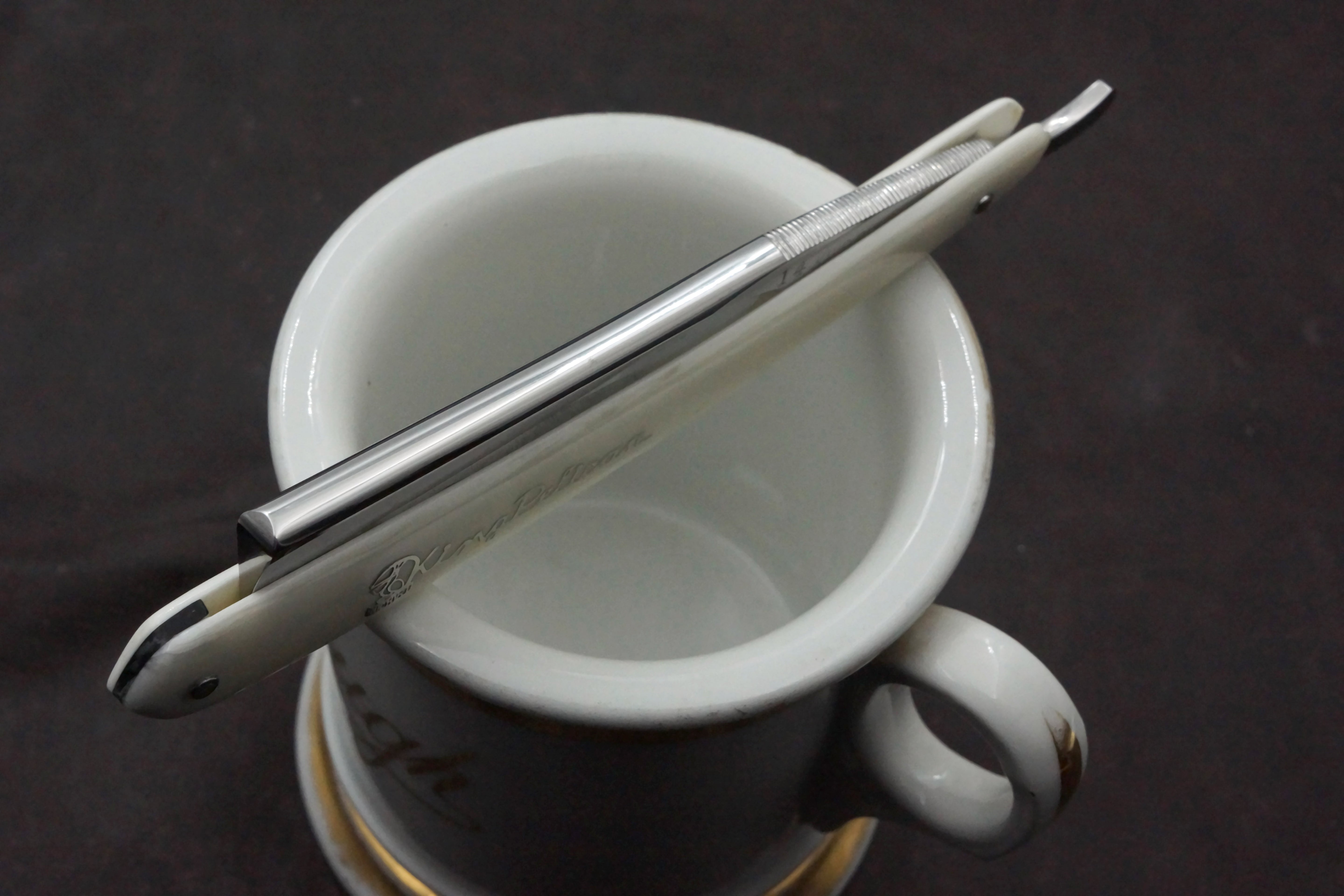 King Pelican No. 14 - 6/8 Near Wedge Vintage Japanese Straight Razor - Shave Ready