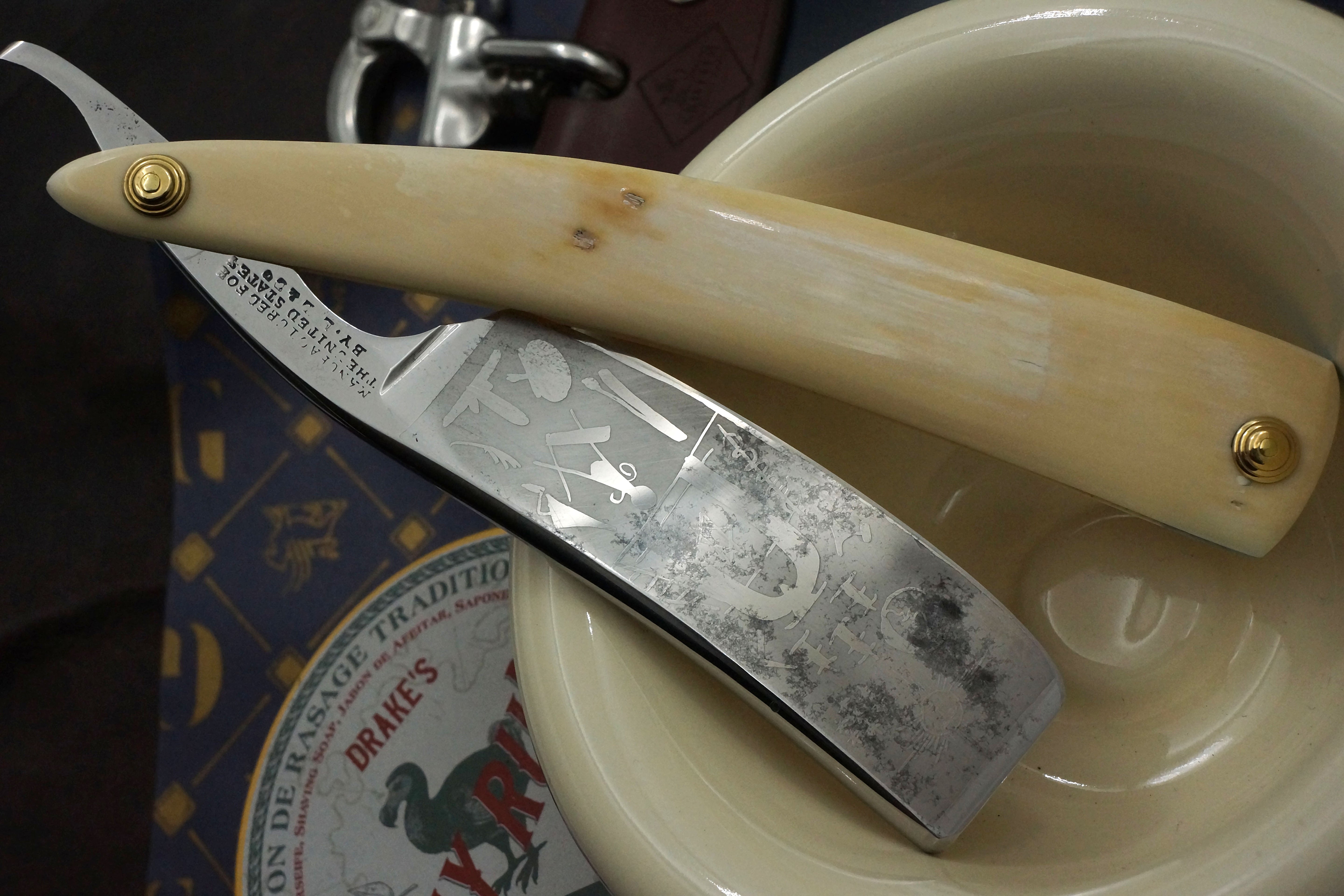 Edward Leon Rare & Large 9/8 Etched Blade with Mamoth Ivory Scales Sheffield Straight Razor - Shave Ready
