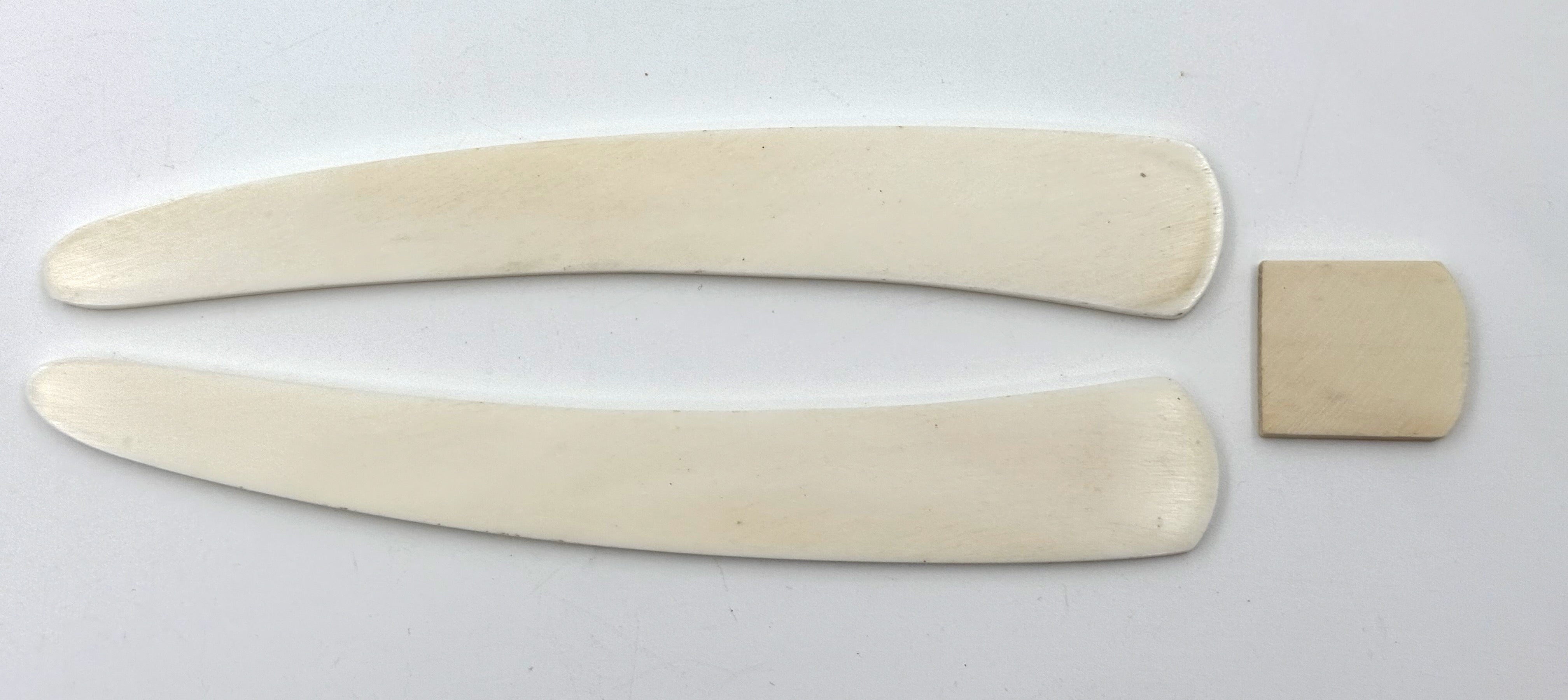 Straight Razor Scales for 7/8-8/8 Blades - Bleached Buffalo Bone - One Pair/Set