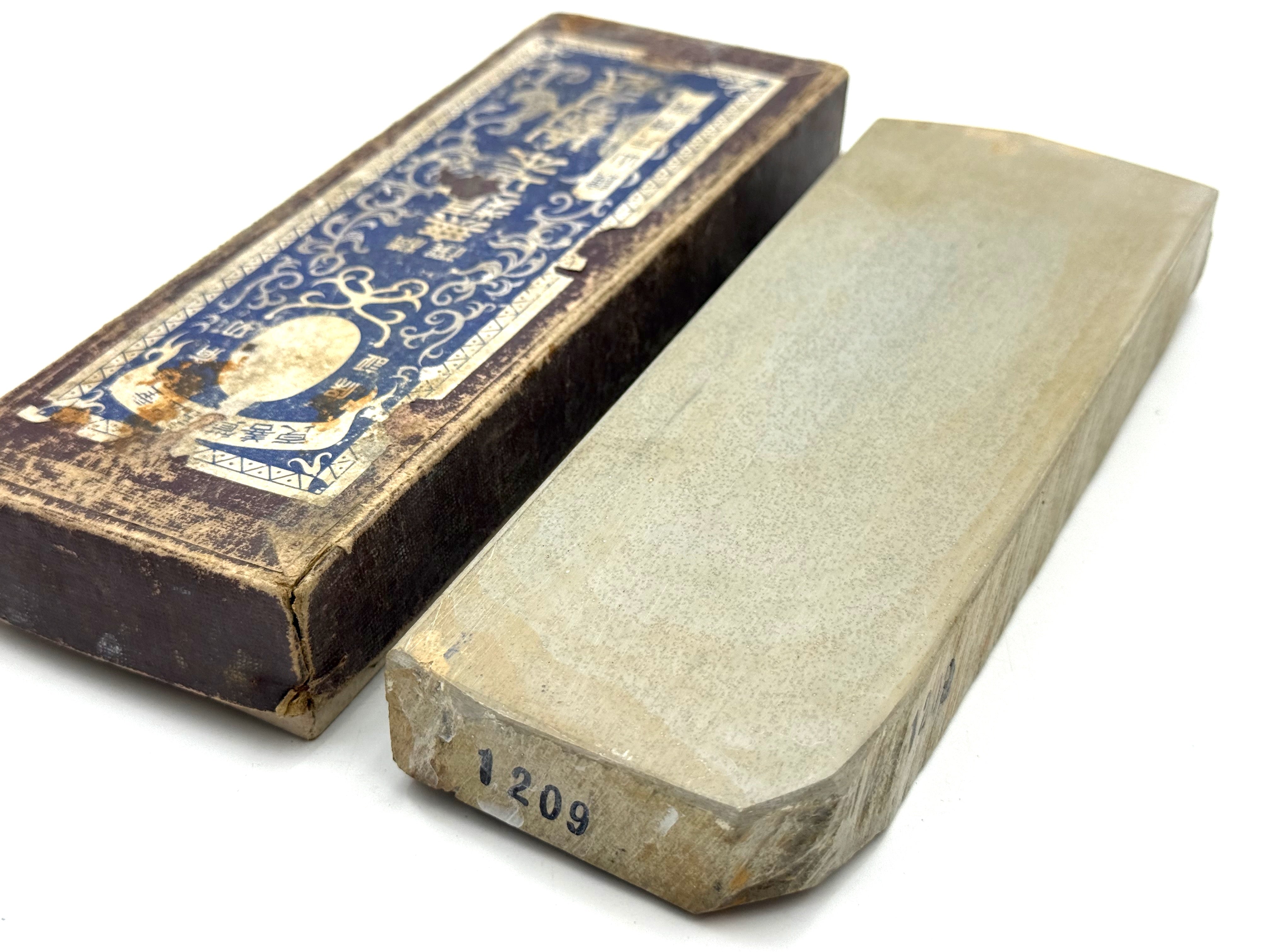 Takao Kuro Renge Suita Vintage Japanese Natural Finishing Whetstone