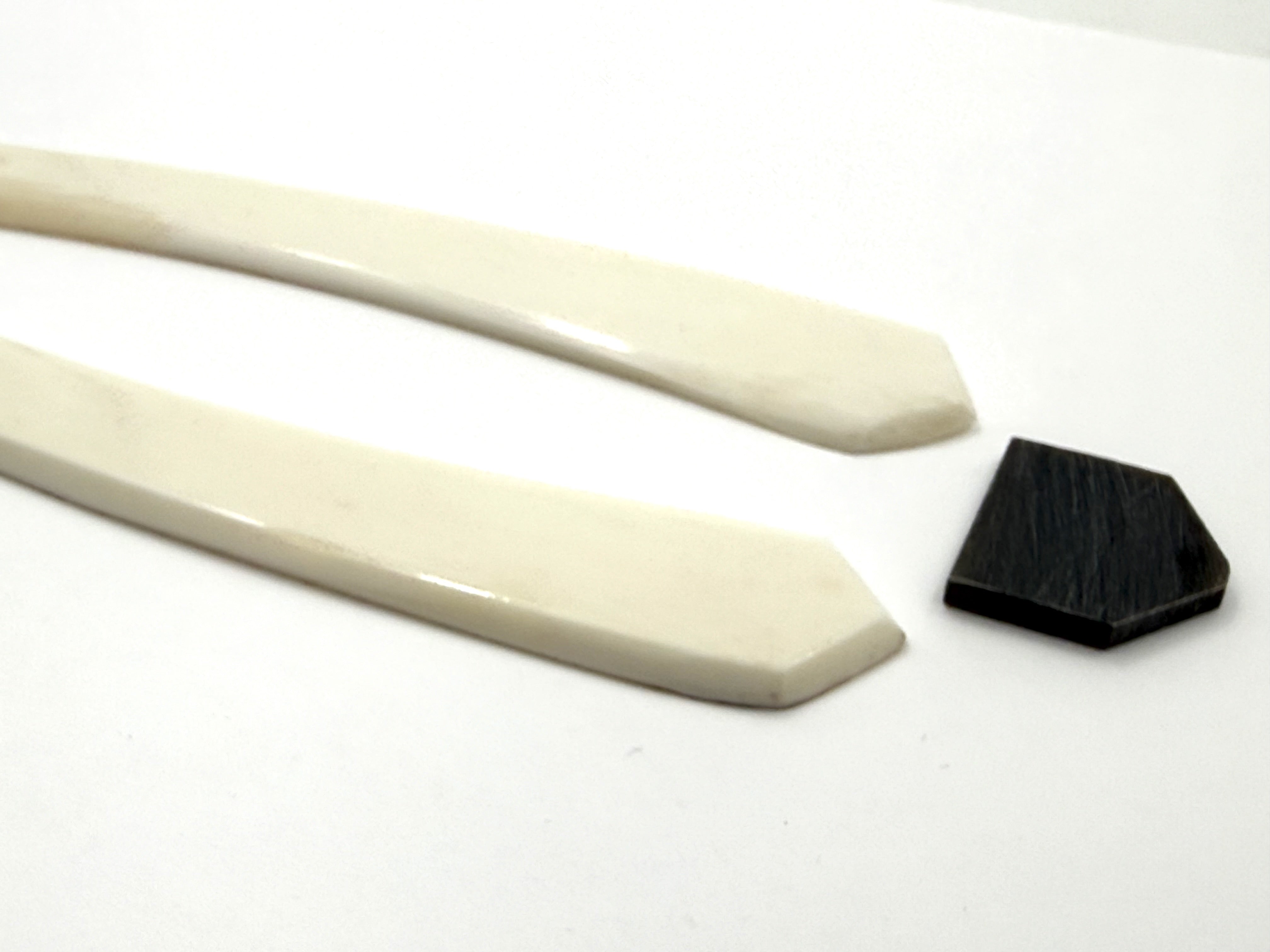 Rasiermessergriffschalen für 7/8-8/8 Klingen - Gebleichter Büffelknochen - Ein Paar/Set