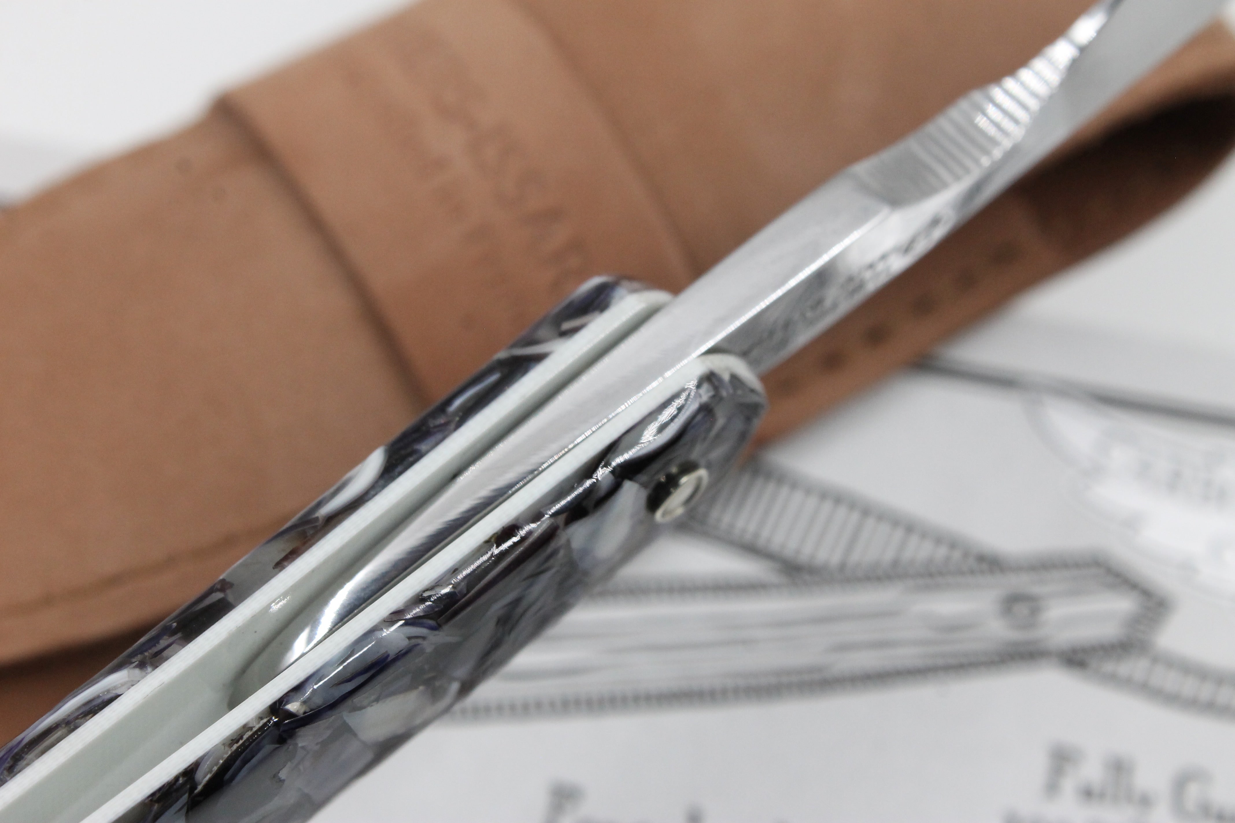 Thiers Issard 7/8 "Medaille Pascal" Gold Etch - Real Mussel Shells Scales - Full Hollow Straight Razor