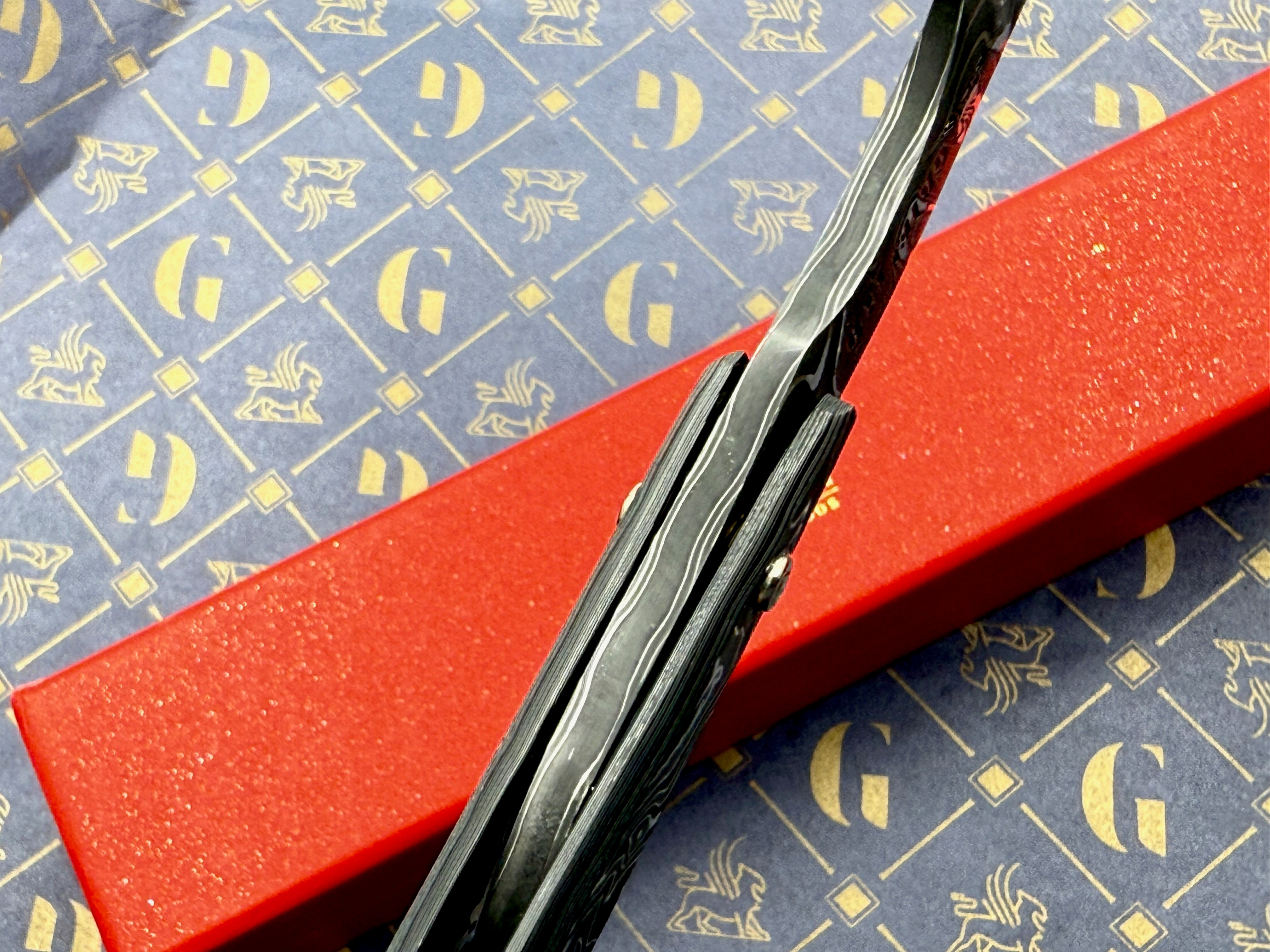 Griffith 13/16 Nickel & Steel Damascus San Mai Quarter Hollow - Carbon Scales Artisan Straight Razor