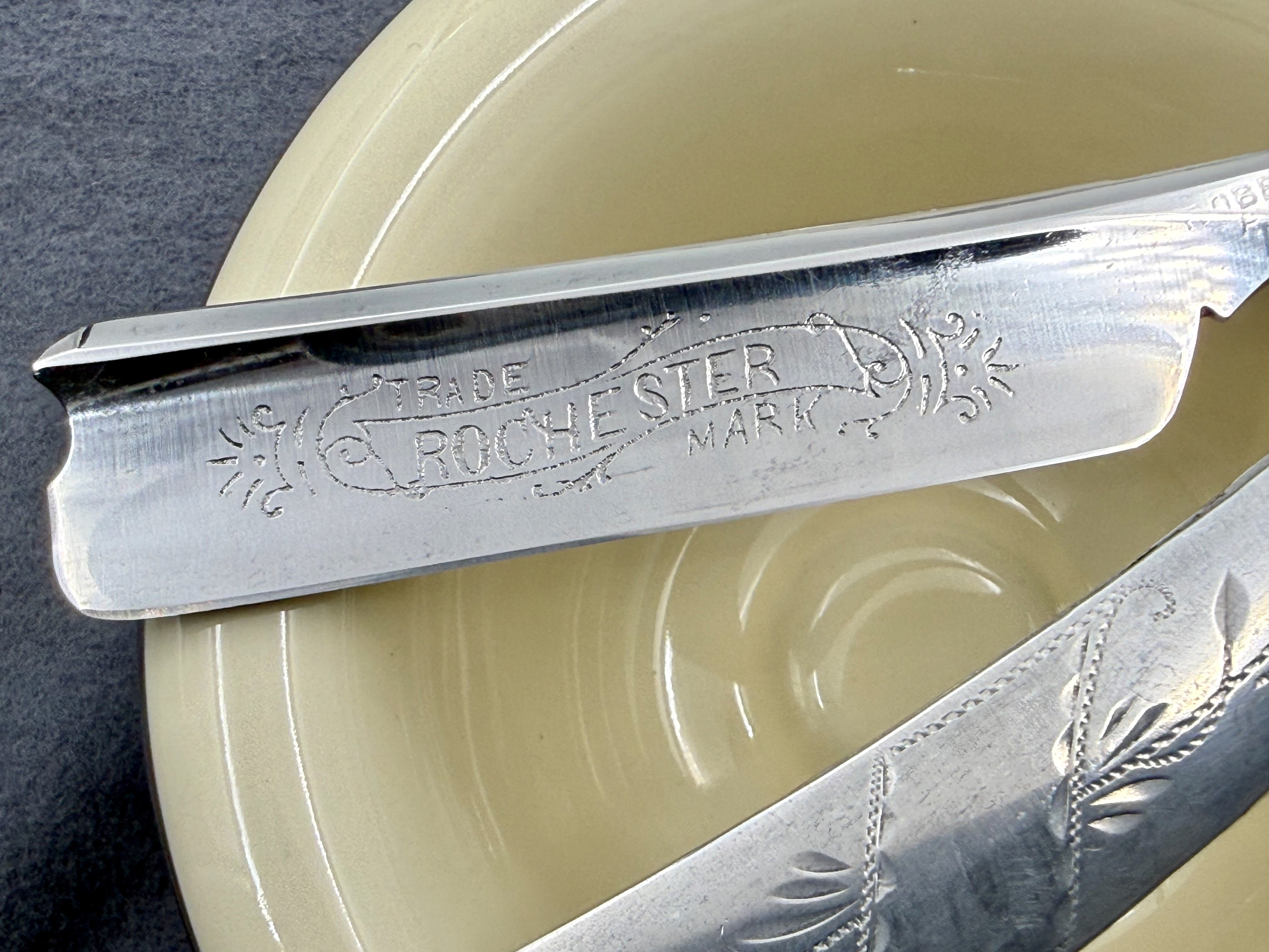Robeson Suredge "Rochester Trademark" - 6/8 Half Hollow Blade - Very Fancy Vintage NY American Straight Razor - Shave Ready