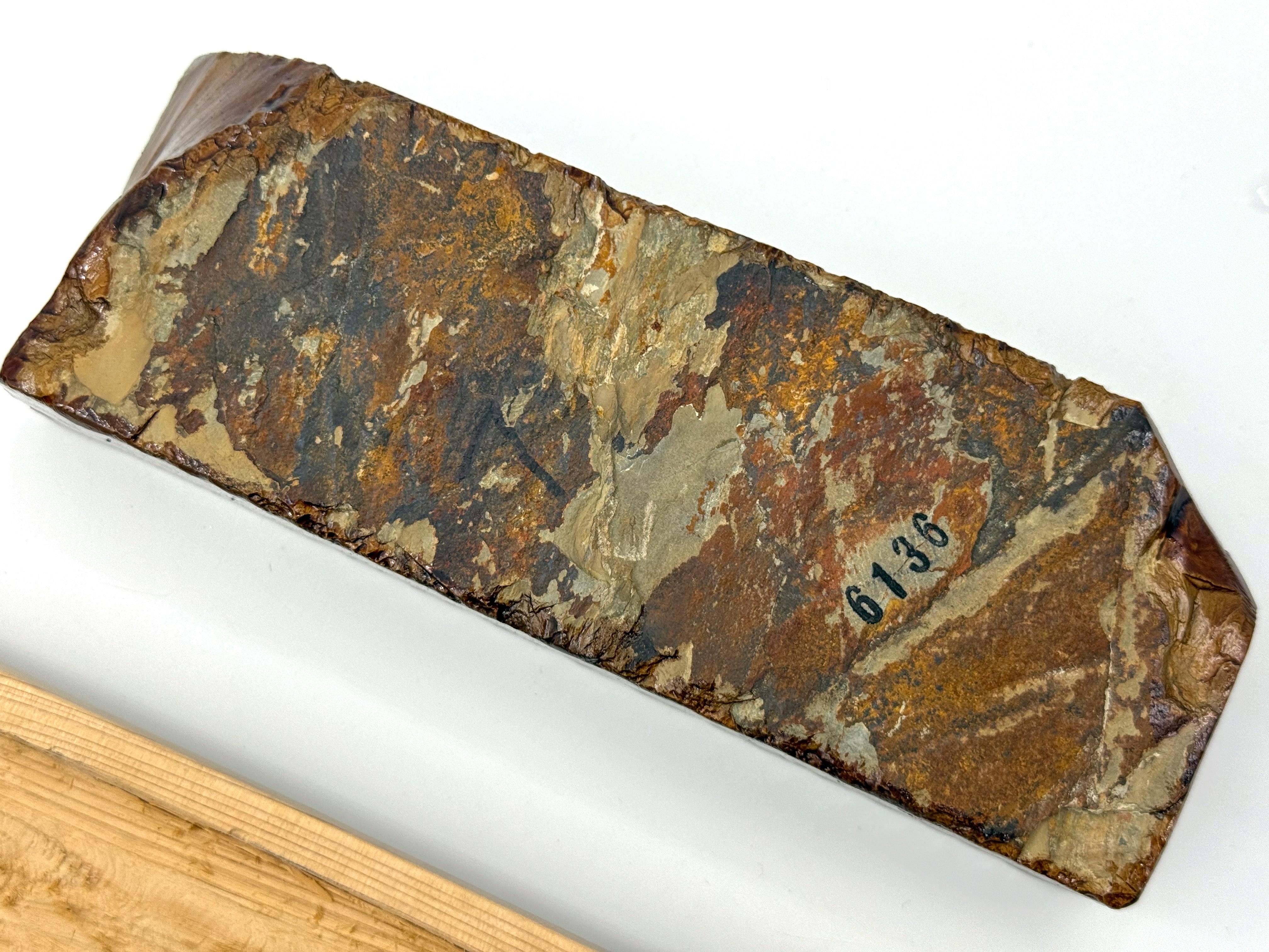Tsukinowa Akapin Karasu Japanese Natural Finishing Whetstone