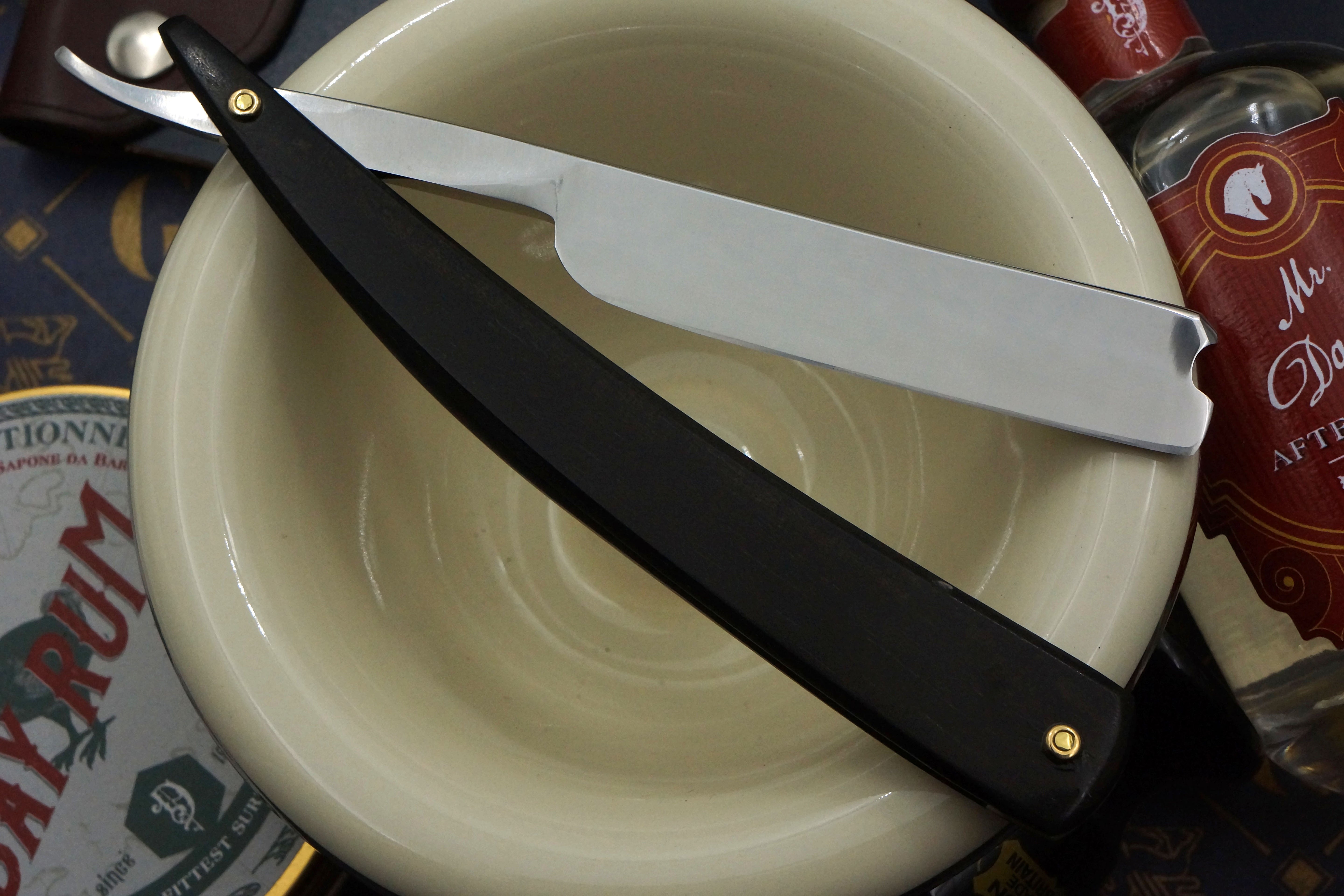 Wade & Butcher- 5/8 Etched Blade Custom Scales Vintage Sheffield Straight Razor - Shave Ready